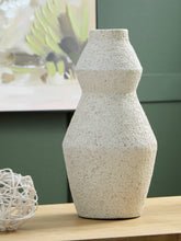 A2Z Furniture - Ashley Furniture - Dawthorne Vase - Vase / Cream - A2000850