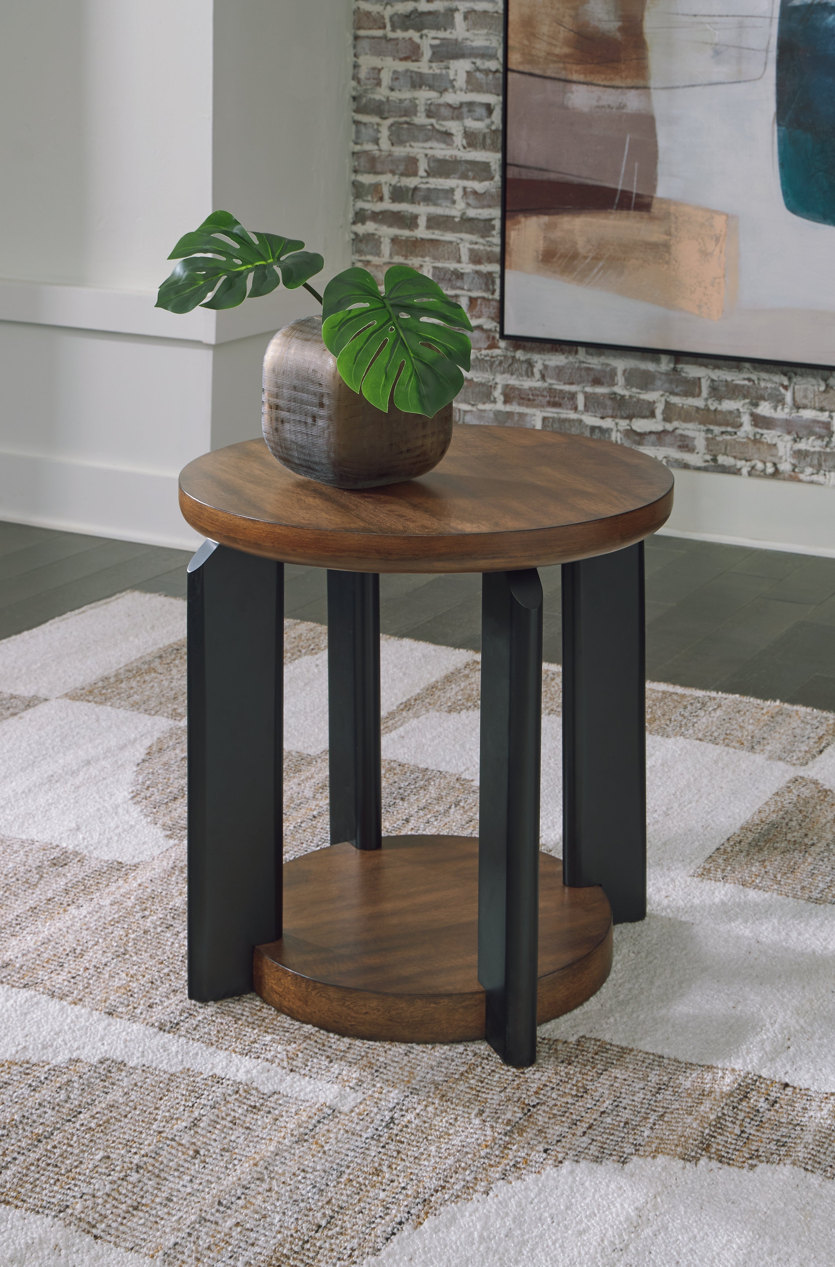 A2Z Furniture - Ashley Furniture - Kraeburn End Table - Round End Table / Brown/Black - T624-6