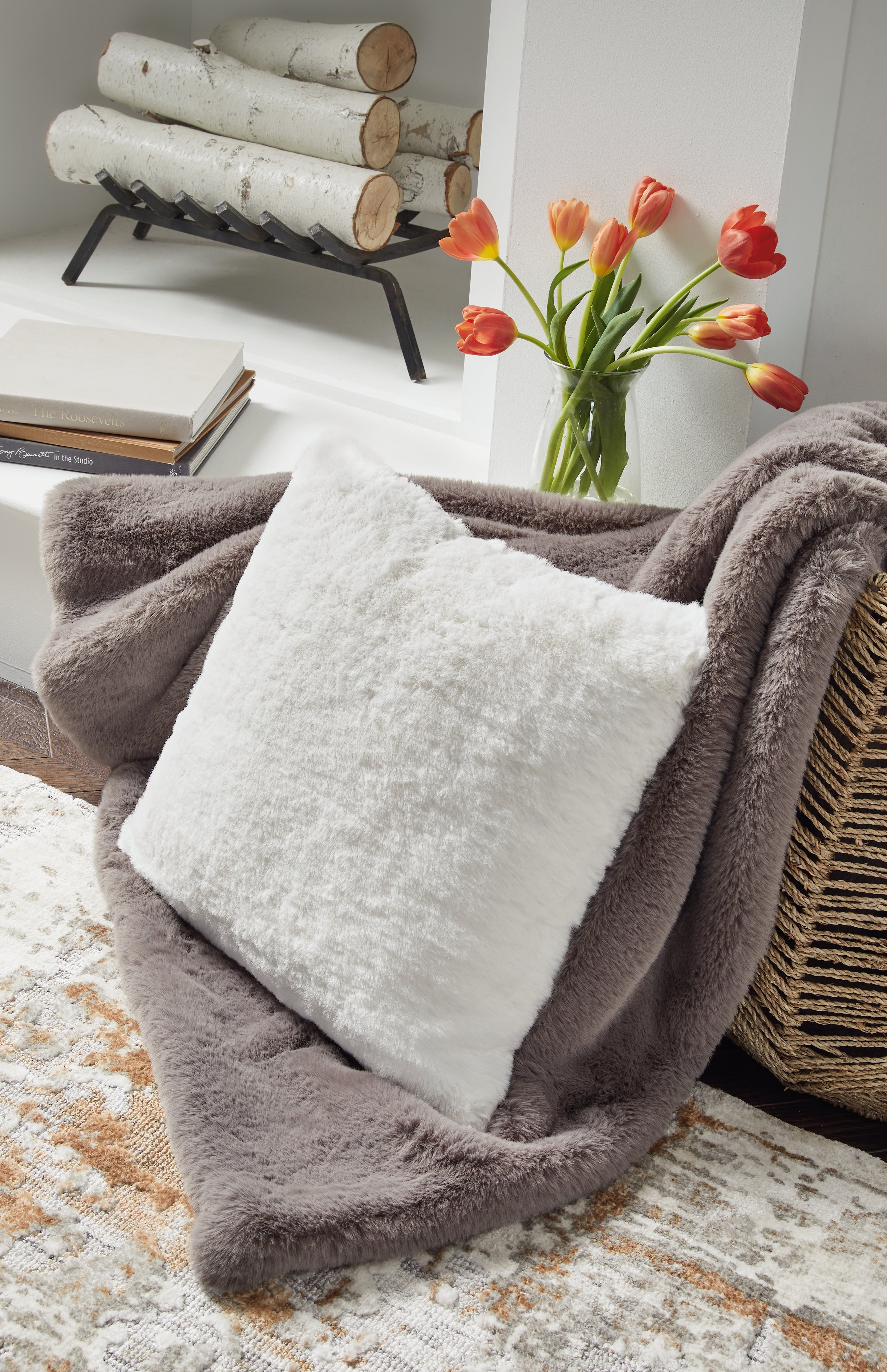 A2Z Furniture - Ashley Furniture - Gariland Pillows - Pillow / White - A1000863P