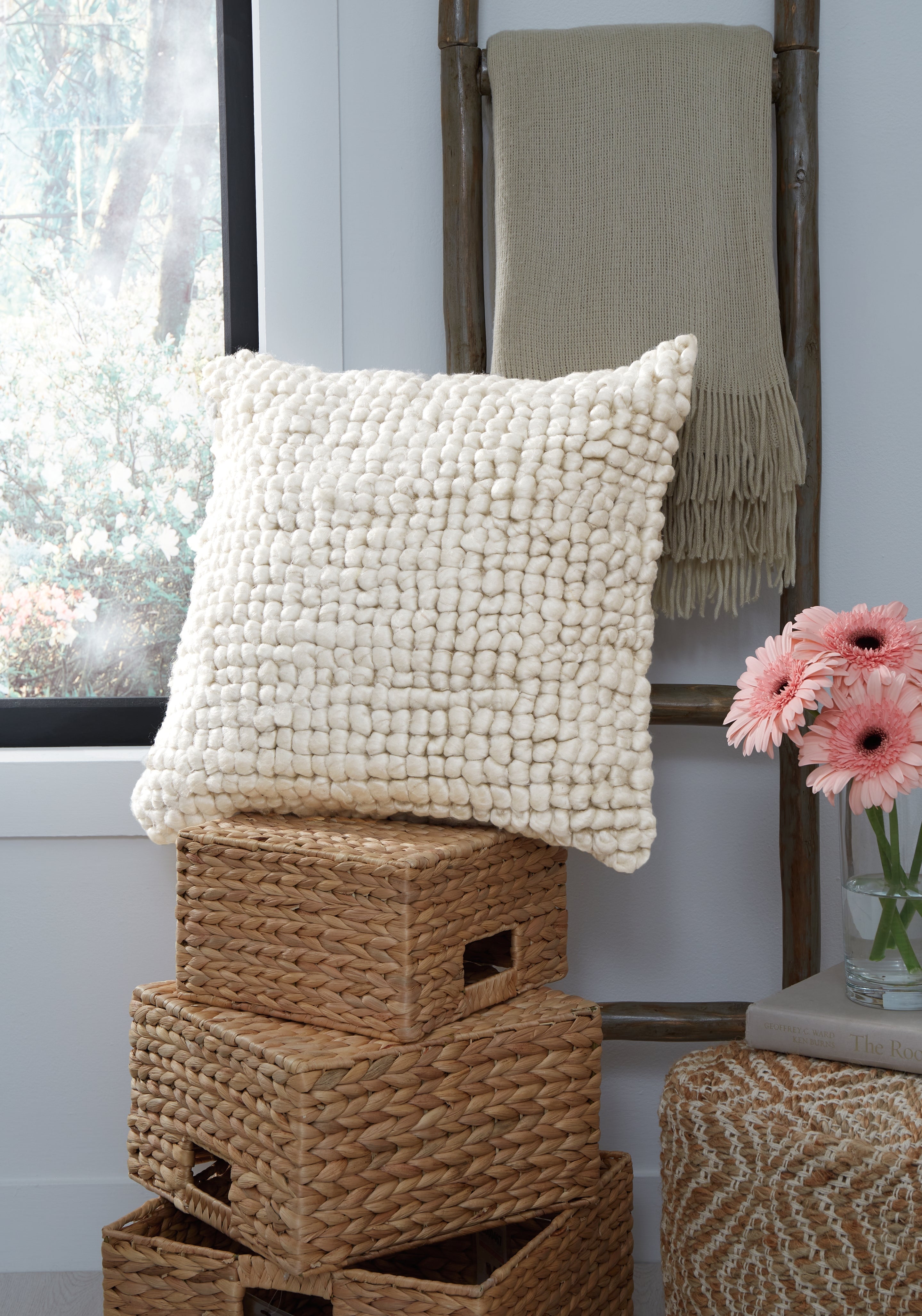 A2Z Furniture - Ashley Furniture - Aavie Pillows - Pillow / Ivory - A1000956P