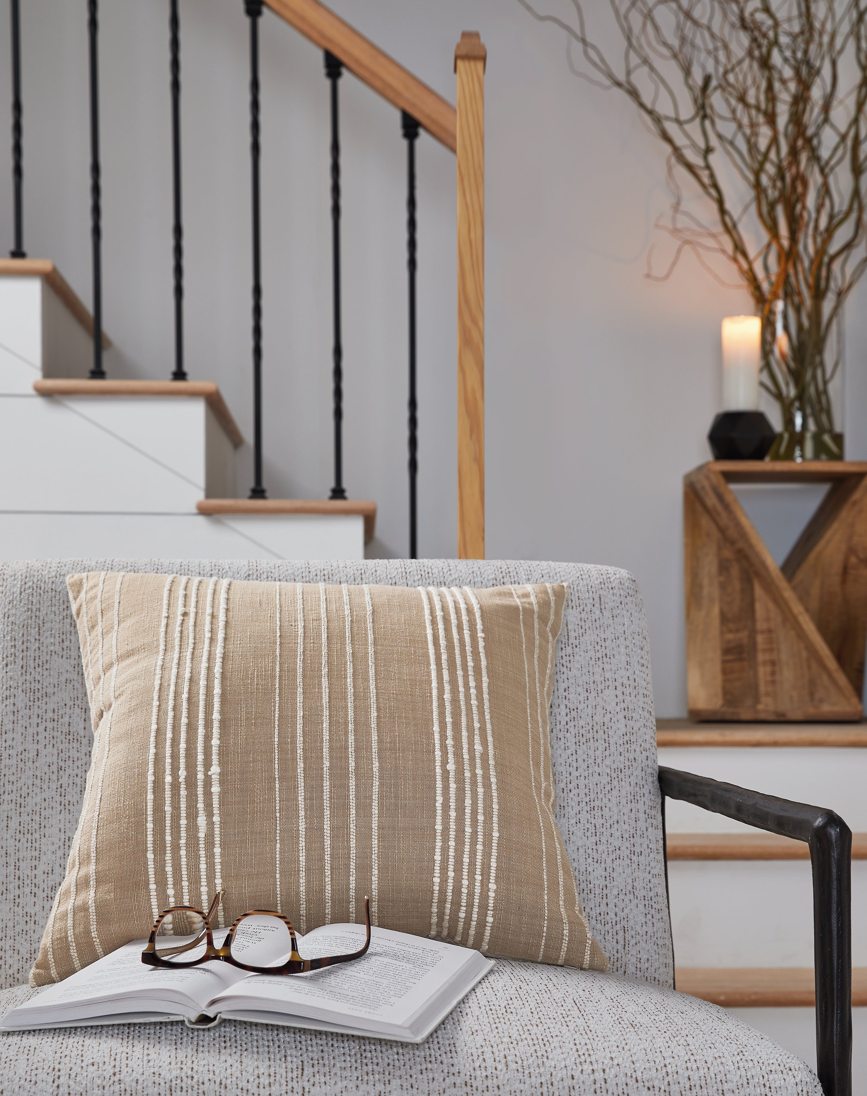 A2Z Furniture - Ashley Furniture - Benbert Pillows - Pillow / Tan/White - A1000958P