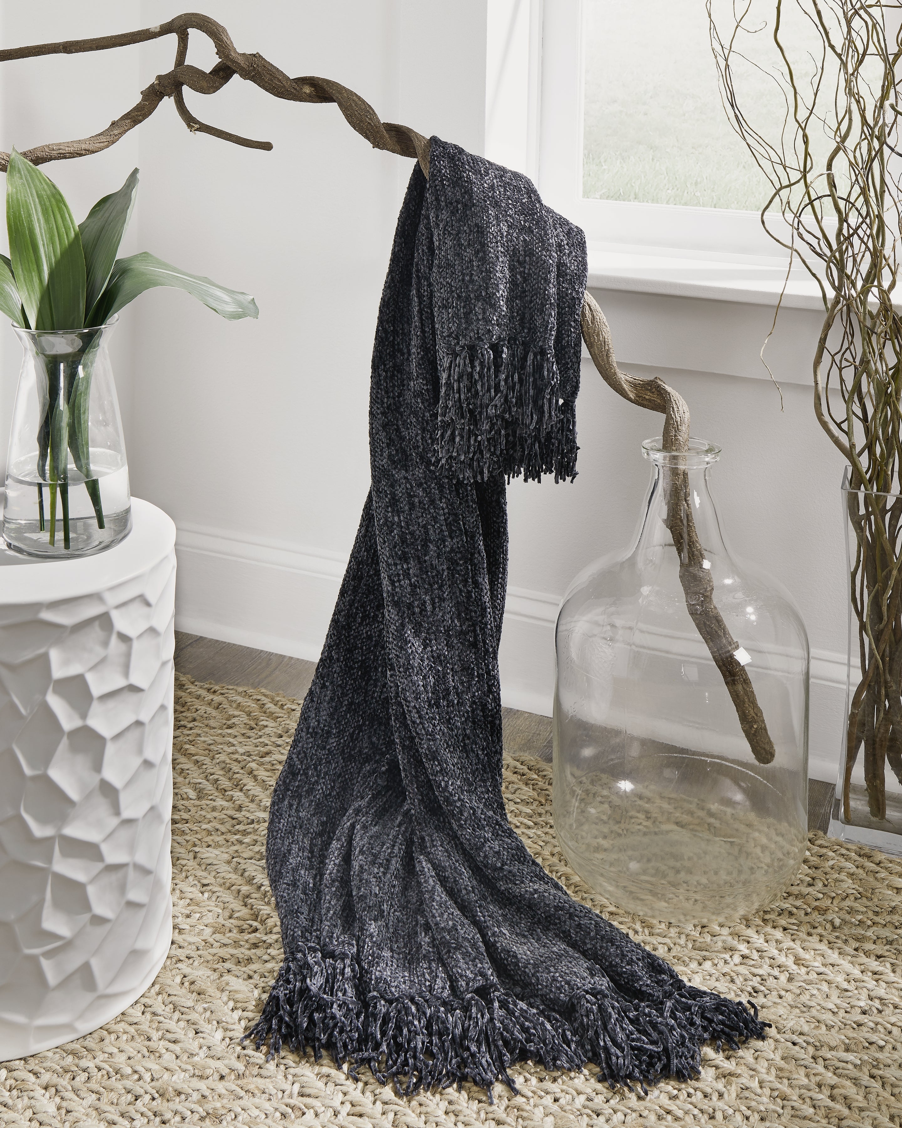 A2Z Furniture - Ashley Furniture - Tamish Throw - Throw / Black - A1001027T