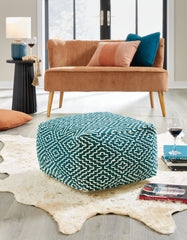 A2Z Furniture - Ashley Furniture - Brynnsen Pouf - Pouf / Rust/Ivory - A1001056