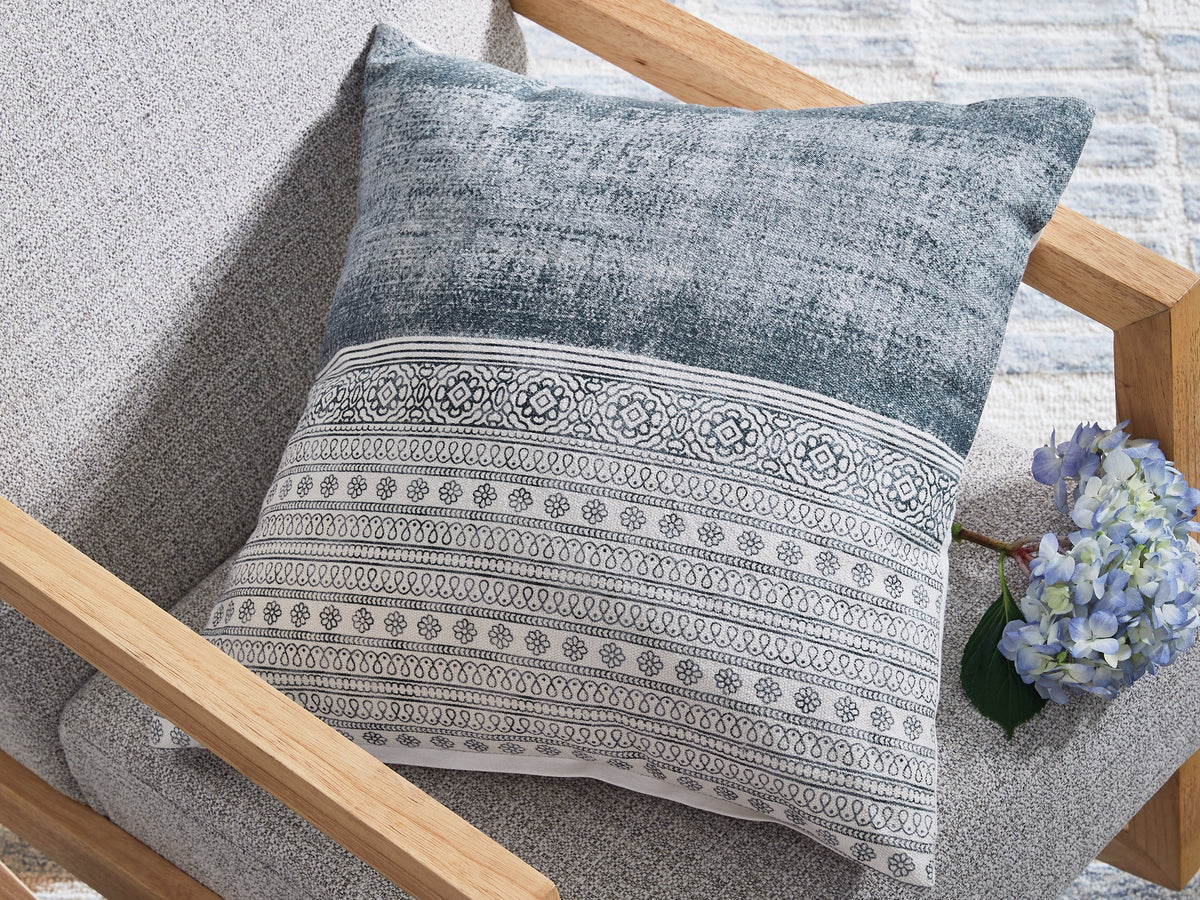 A2Z Furniture - Ashley Furniture - Harperville Pillows - Pillow (4/CS) / Blue/White - A1001127