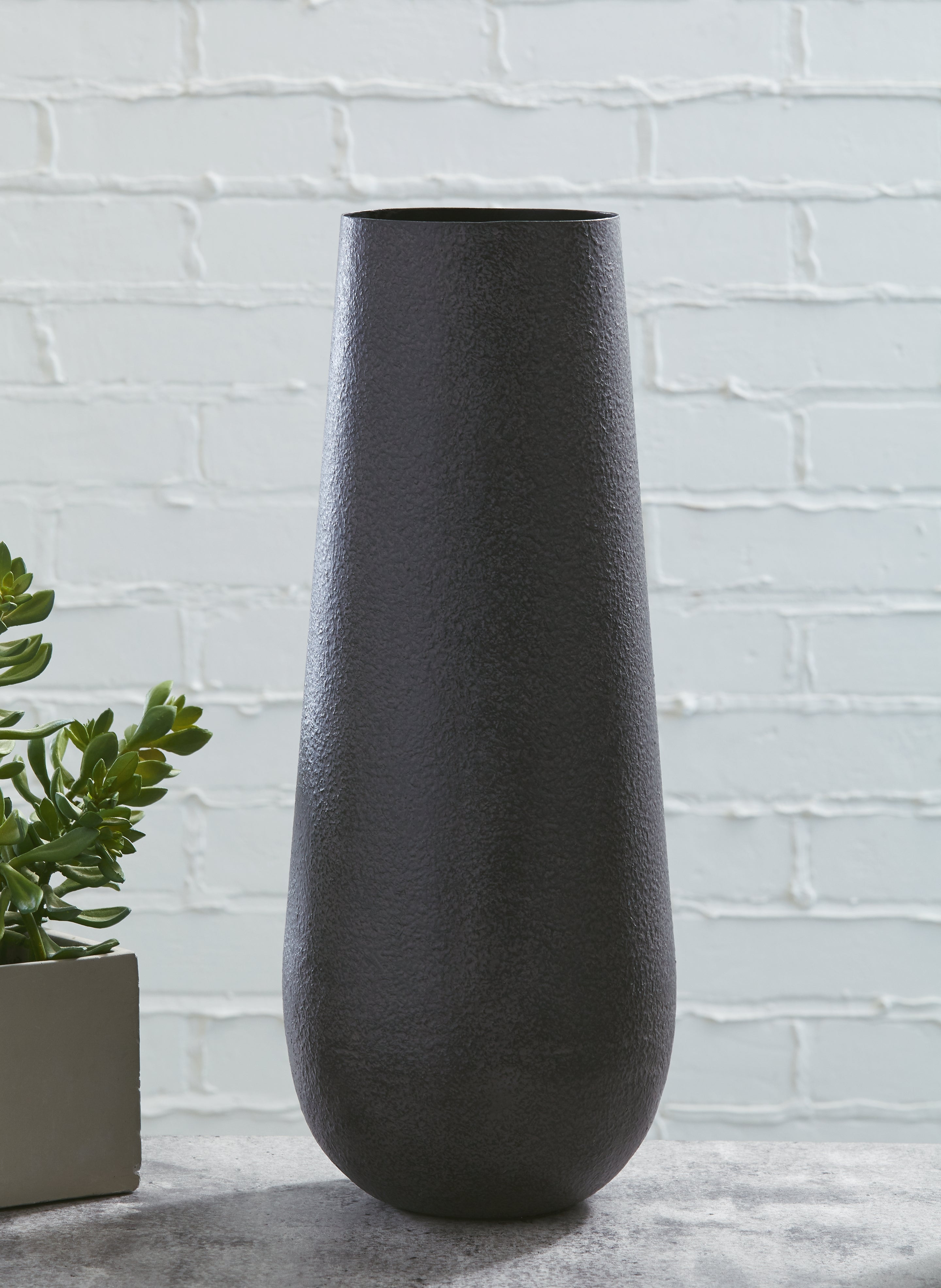 A2Z Furniture - Ashley Furniture - Fynn Vase - Vase / Antique Brown - A2000516