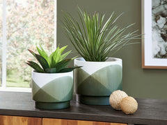 A2Z Furniture - Ashley Furniture - Ardenridge Planter (Set of 2) - Planter Set (Set of 2) / Green/White - A2000579