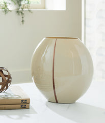A2Z Furniture - Ashley Furniture - Sheabourne Vase - Vase / Cream - A2000701