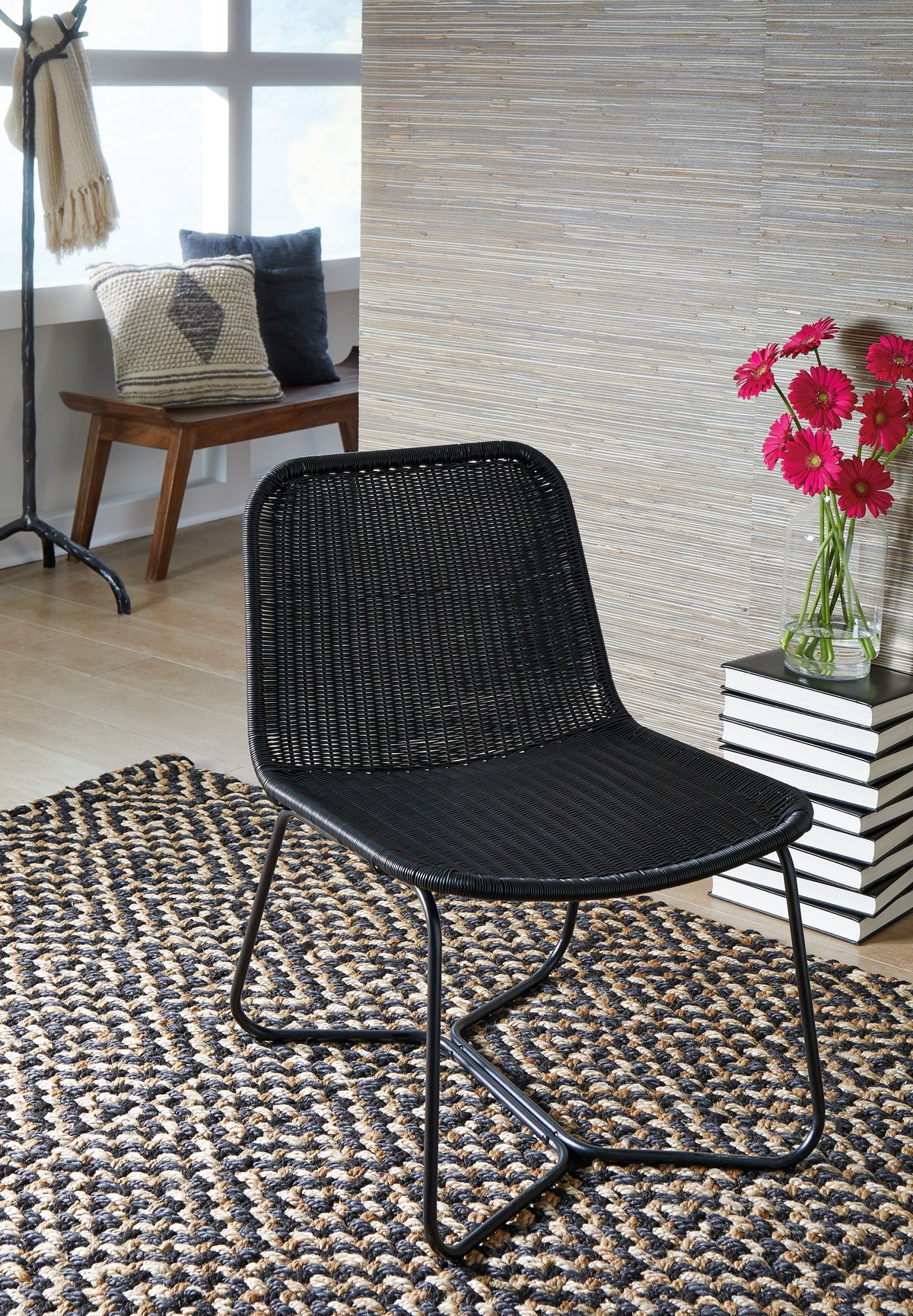 A2Z Furniture - Ashley Furniture - Daviston Accent Chair - Accent Chair / Black - A3000614
