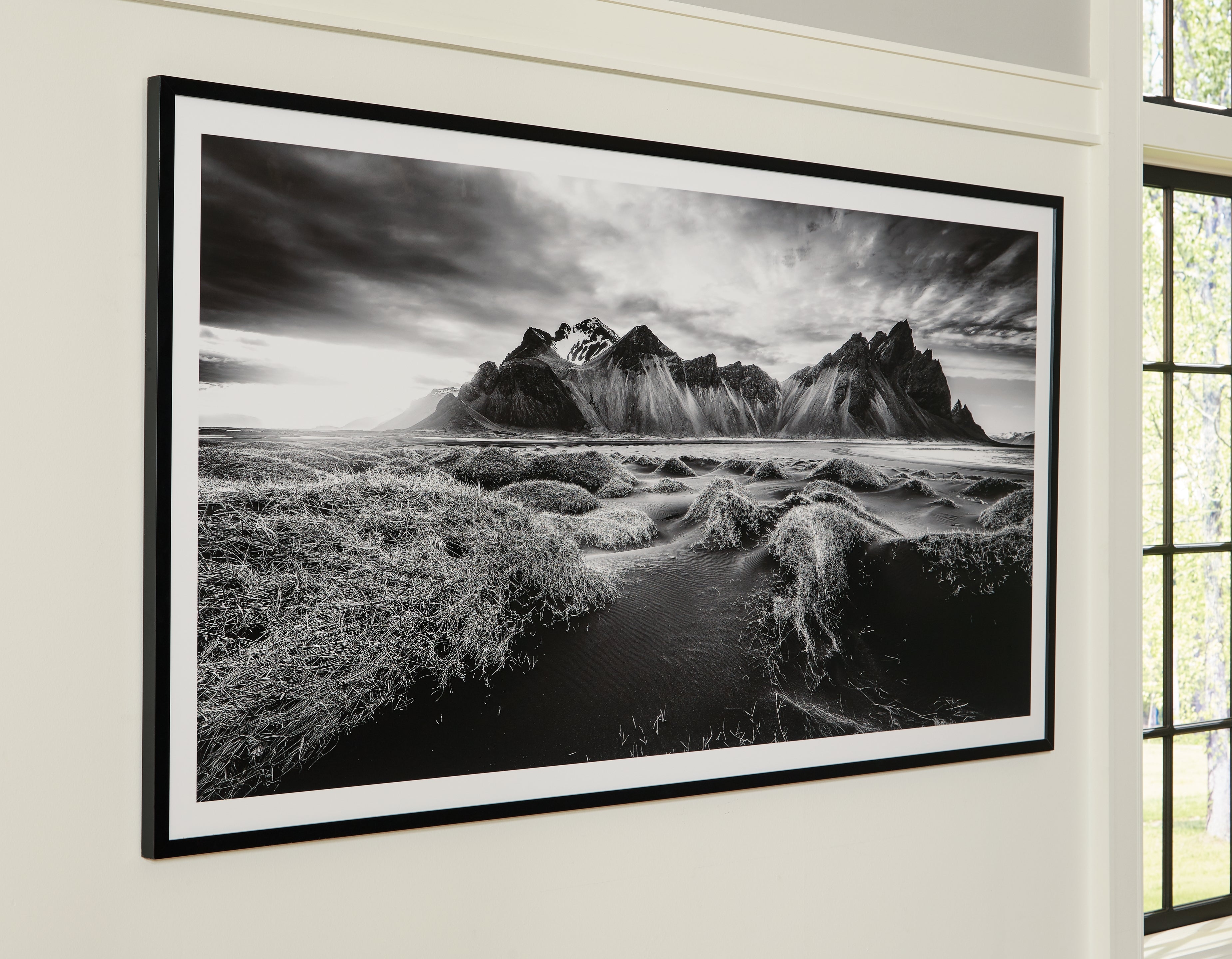 A2Z Furniture - Ashley Furniture - Delstone Wall Decor - Wall Art / Black/White - A8000424