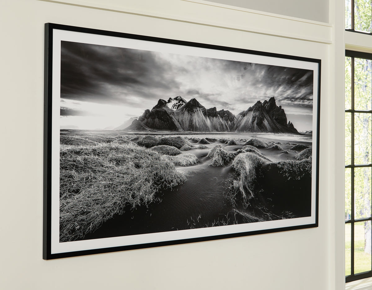 A2Z Furniture - Ashley Furniture - Delstone Wall Decor - Wall Art / Black/White - A8000424
