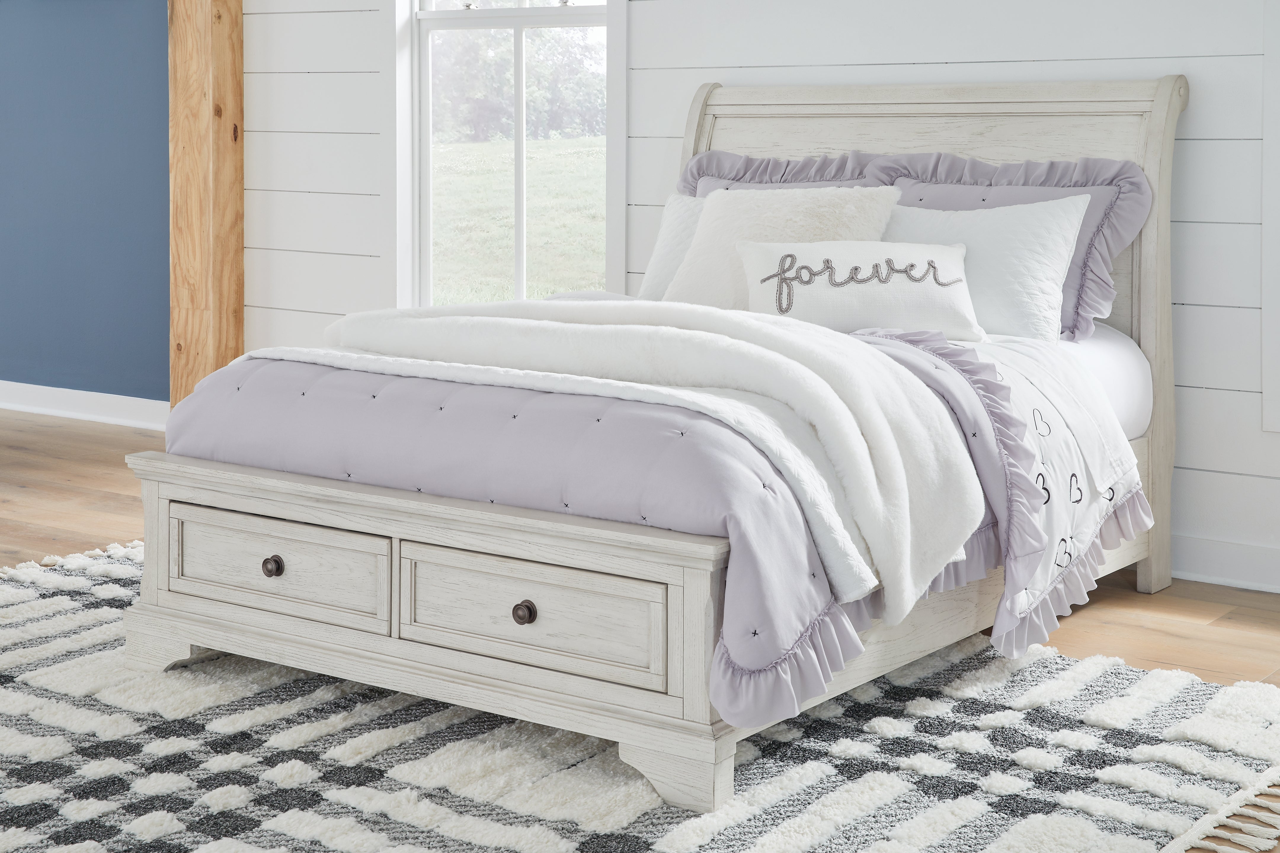 A2Z Furniture - Ashley Furniture - Robbinsdale Bedroom - Full Sleigh Storage Bed / Antique White - B742B13