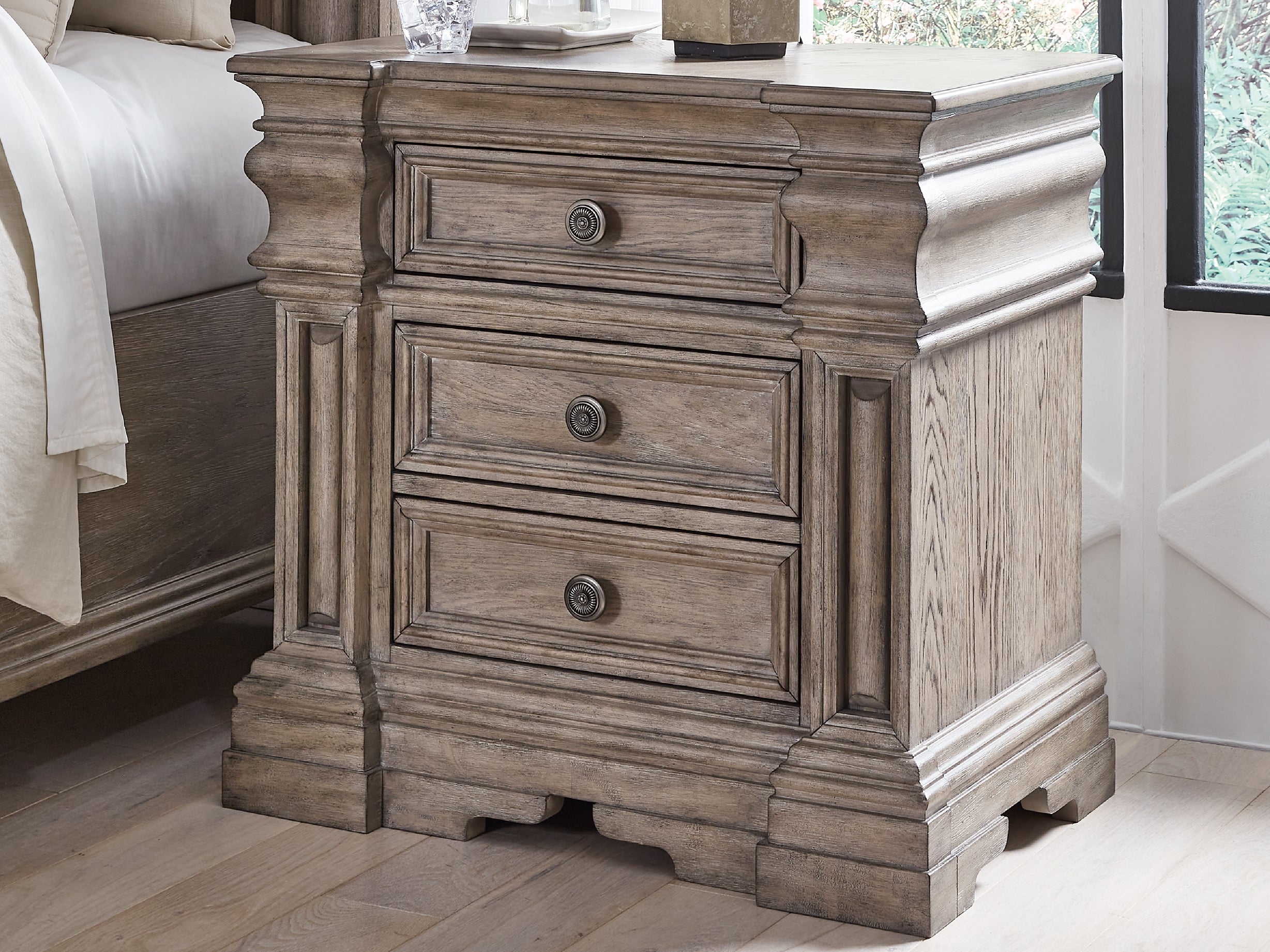 A2Z Furniture - Ashley Furniture - Blairhurst Bedroom - Three Drawer Night Stand / Light Grayish Brown - B916-93