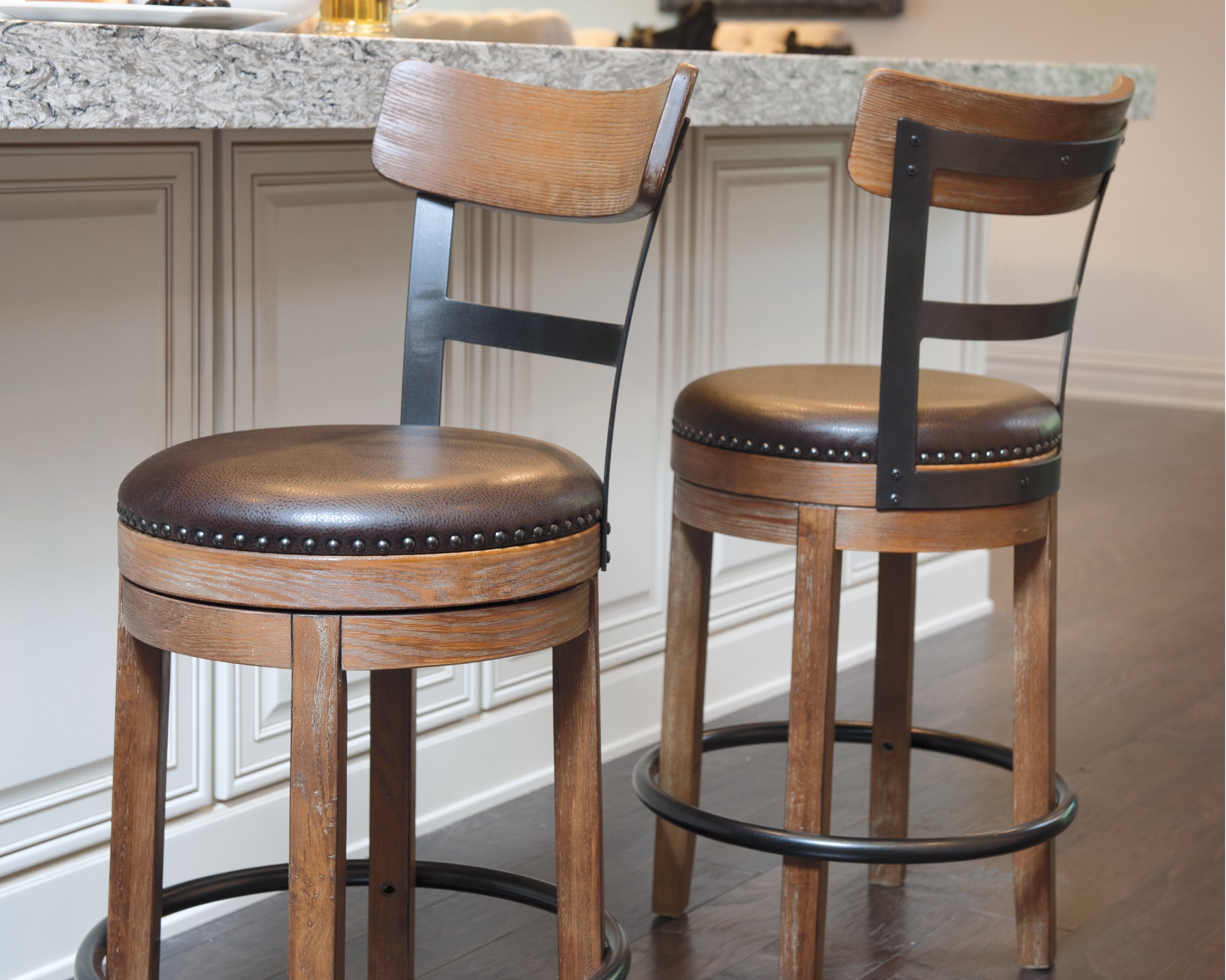 A2Z Furniture - Ashley Furniture - Pinnadel Dining Room - Counter Height Bar Stool (Set of 2) / Grayish Brown - D542-124X2
