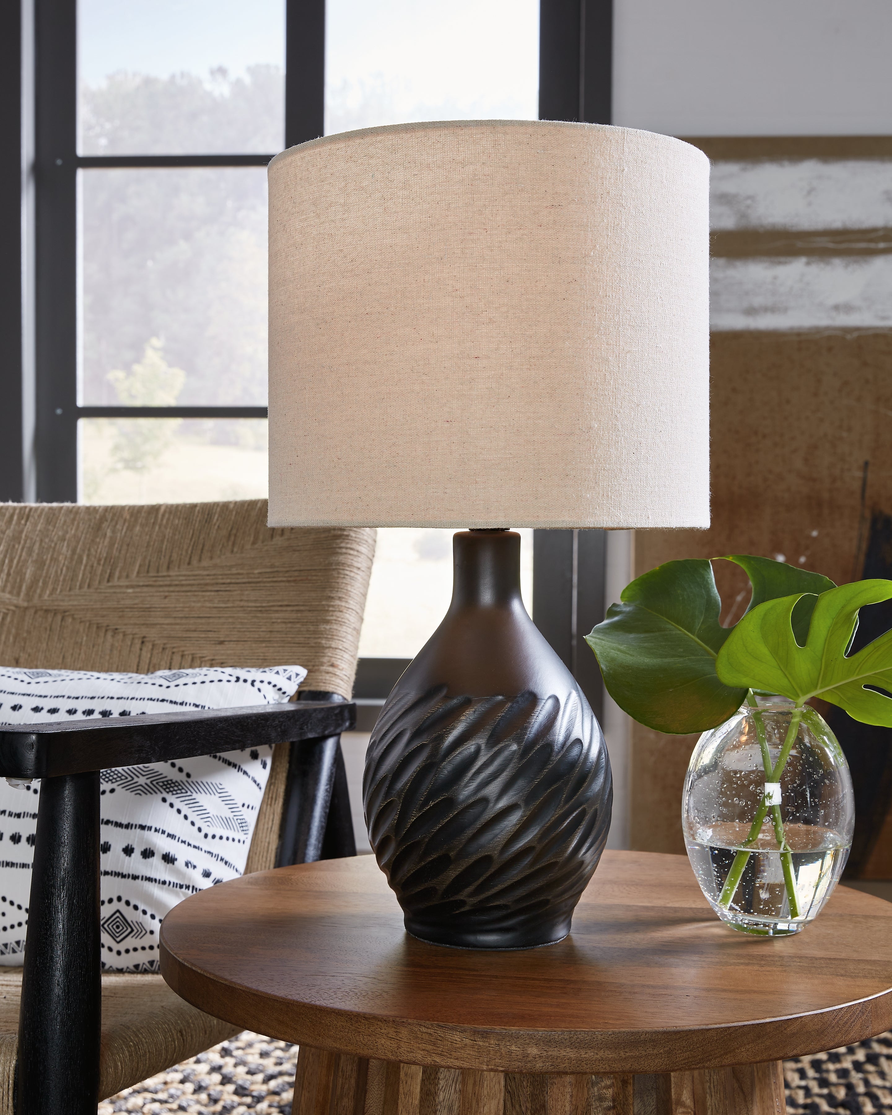 A2Z Furniture - Ashley Furniture - Garinton Lighting - Ceramic Table Lamp (1/CN) / Black - L180184