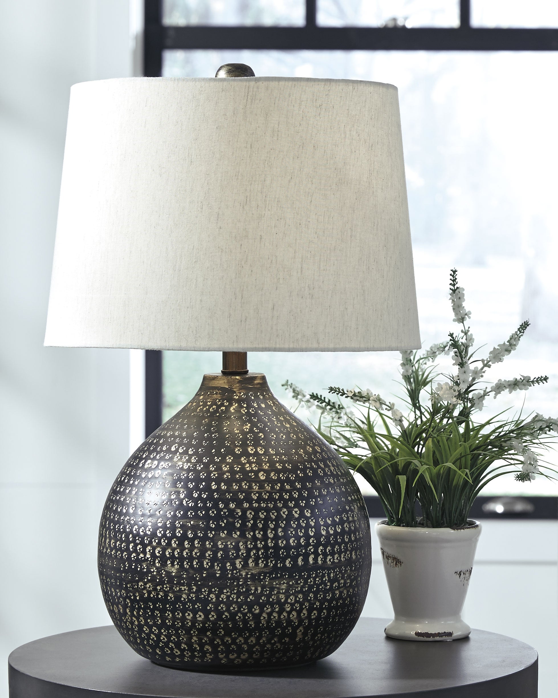A2Z Furniture - Ashley Furniture - Maire Lighting - Table Lamp (Set of 2) / Black/Gold Finish - L207294X2