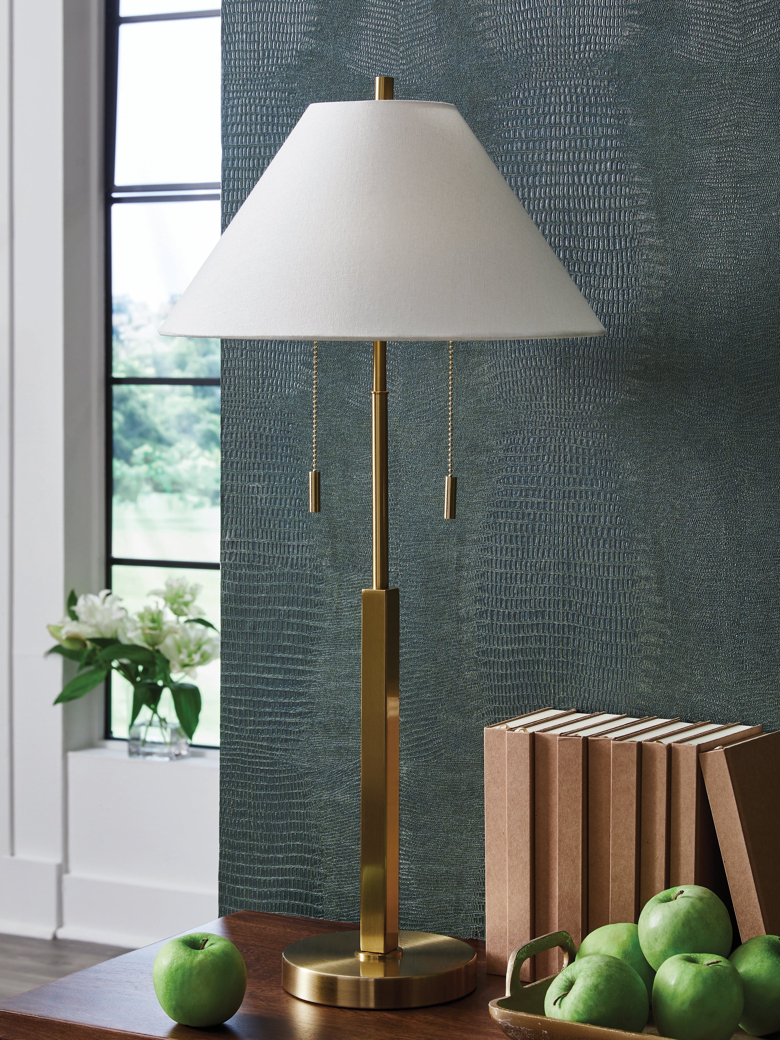 A2Z Furniture - Ashley Furniture - Haigwood Lighting - Metal Floor Lamp (1/CN) / Gold Finish - L208471