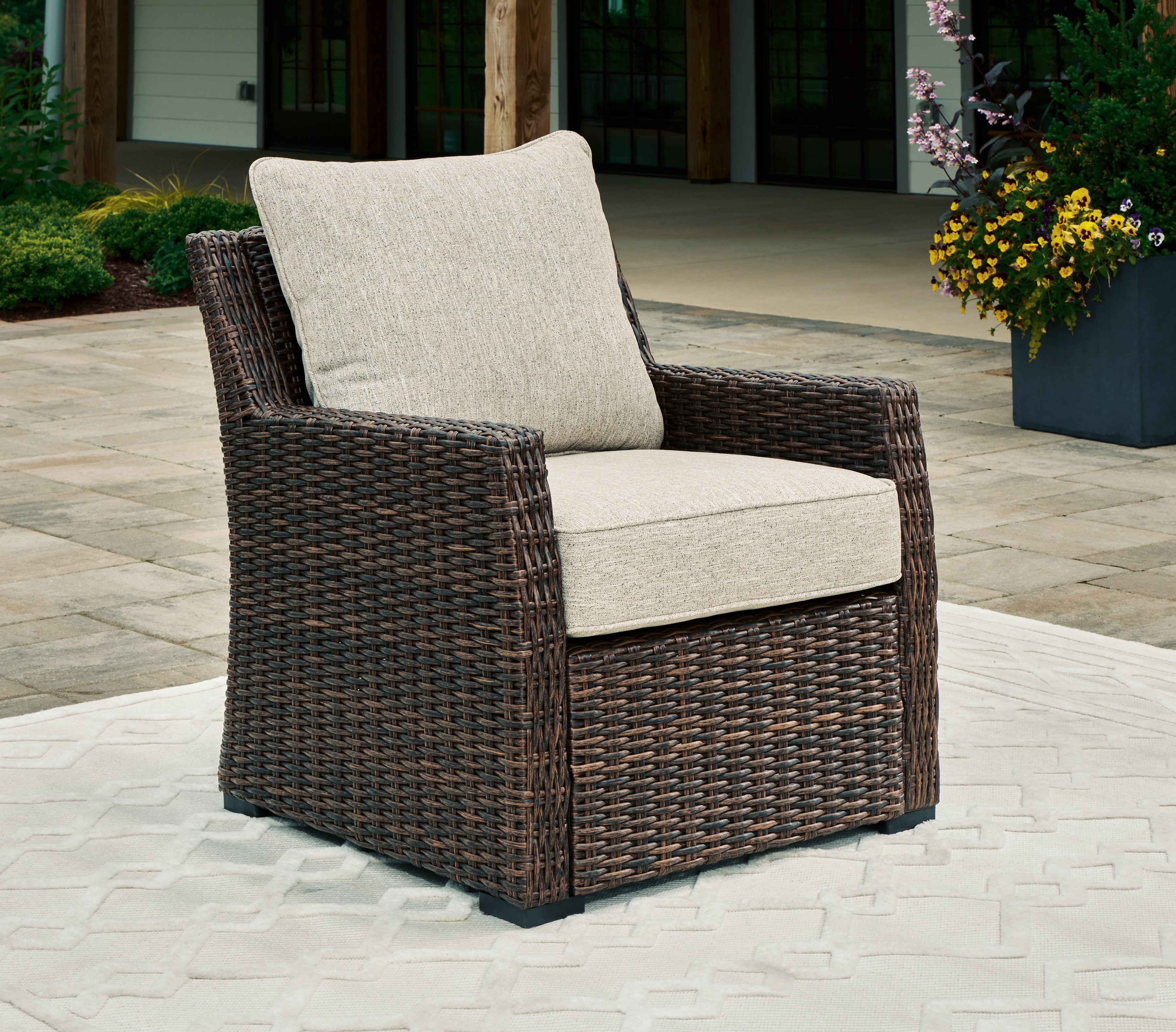 A2Z Furniture - Ashley Furniture - Brook Ranch Outdoor - Lounge Chair w/Cushion (1/CN) / Brown - P465-820