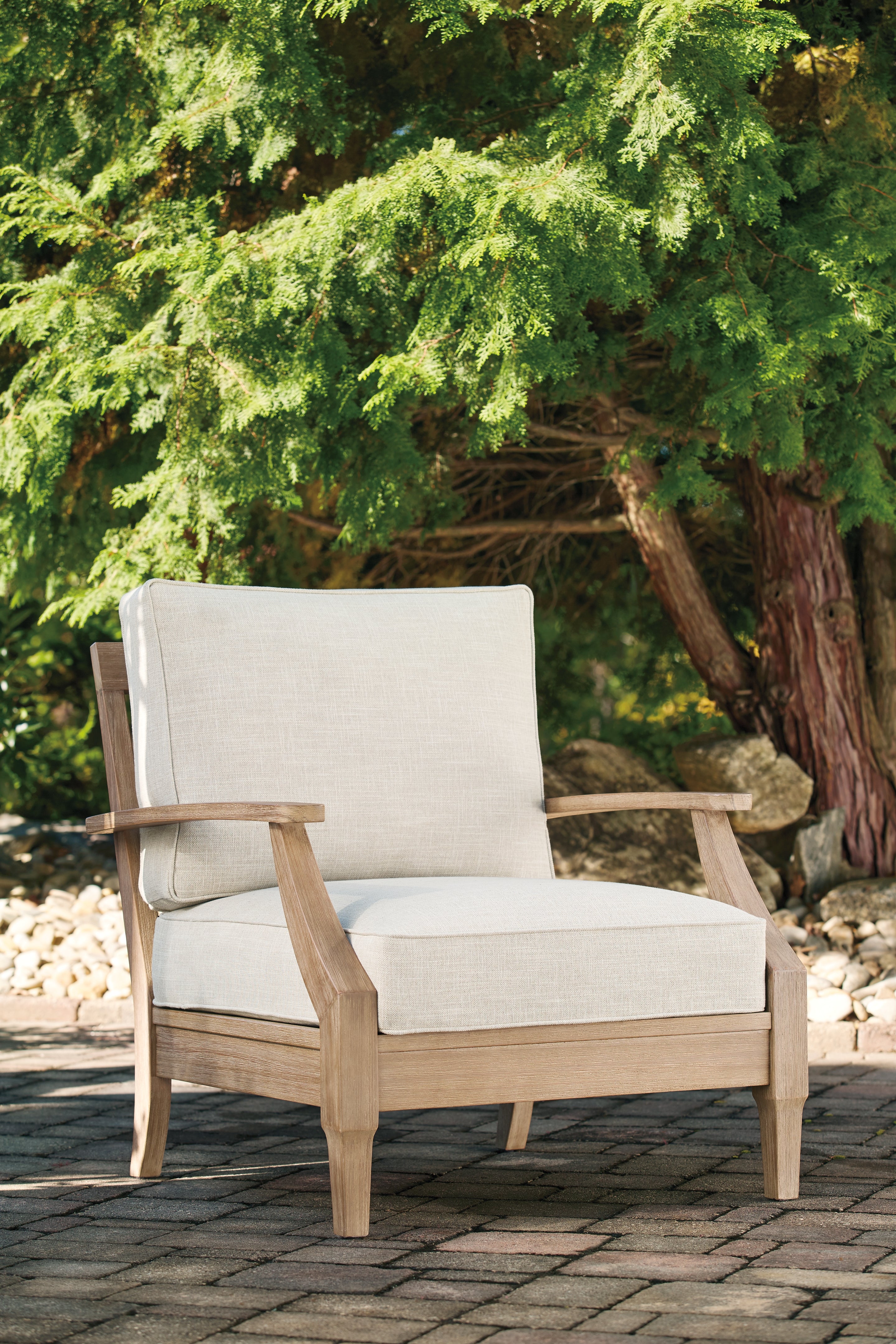 A2Z Furniture - Ashley Furniture - Carter Hall Outdoor - Lounge Chair w/Cushion (1/CN) / Beige - P601-820