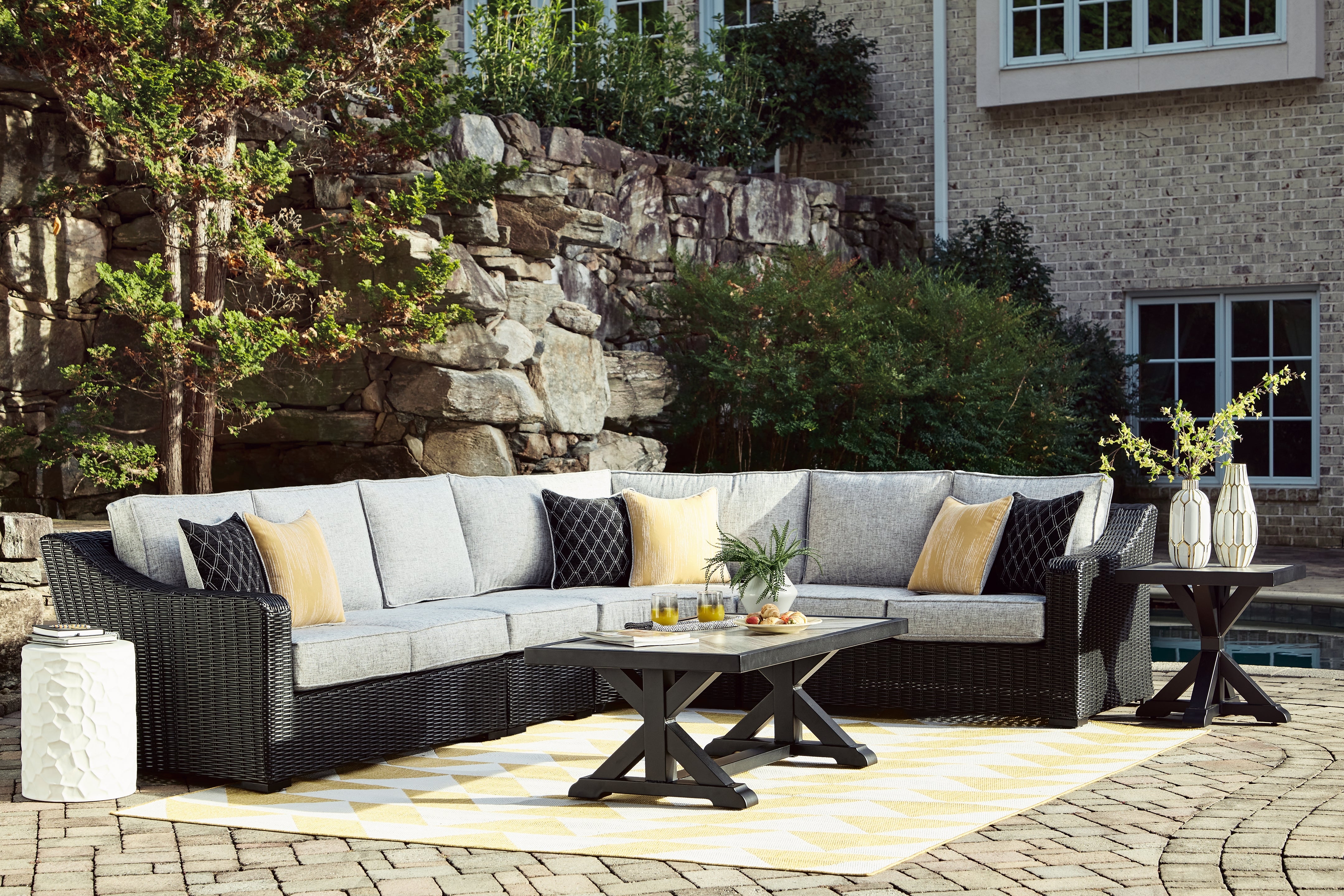 A2Z Furniture - Ashley Furniture - Beachcroft Outdoor - 4-Piece Outdoor Sectional / Black/Light Gray - P792P2