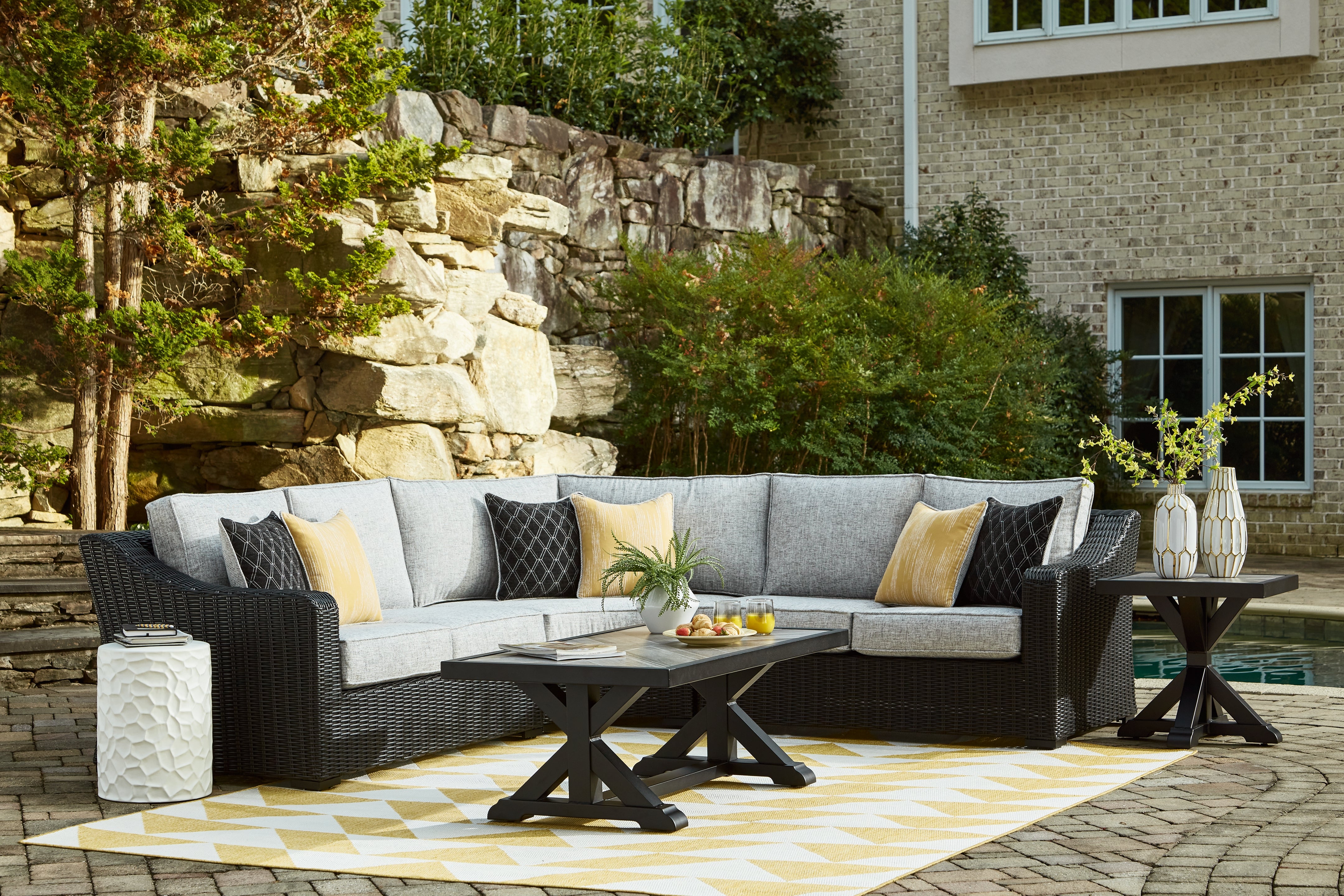 A2Z Furniture - Ashley Furniture - Beachcroft Outdoor - 3-Piece Outdoor Sectional / Black/Light Gray - P792P1