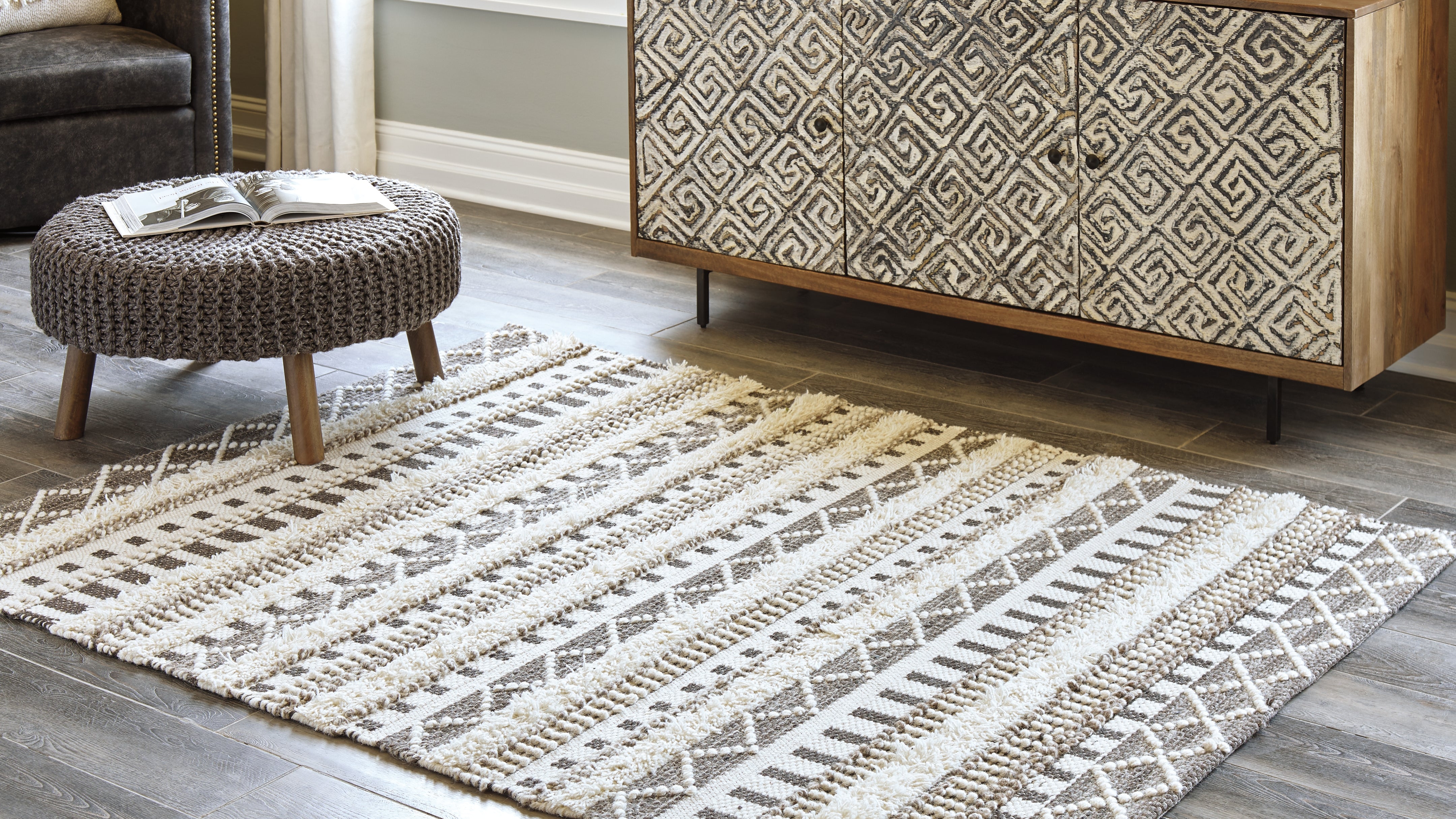 A2Z Furniture - Ashley Furniture - Karalee Rug - 5' x 7' Rug / Ivory/Brown - R404442