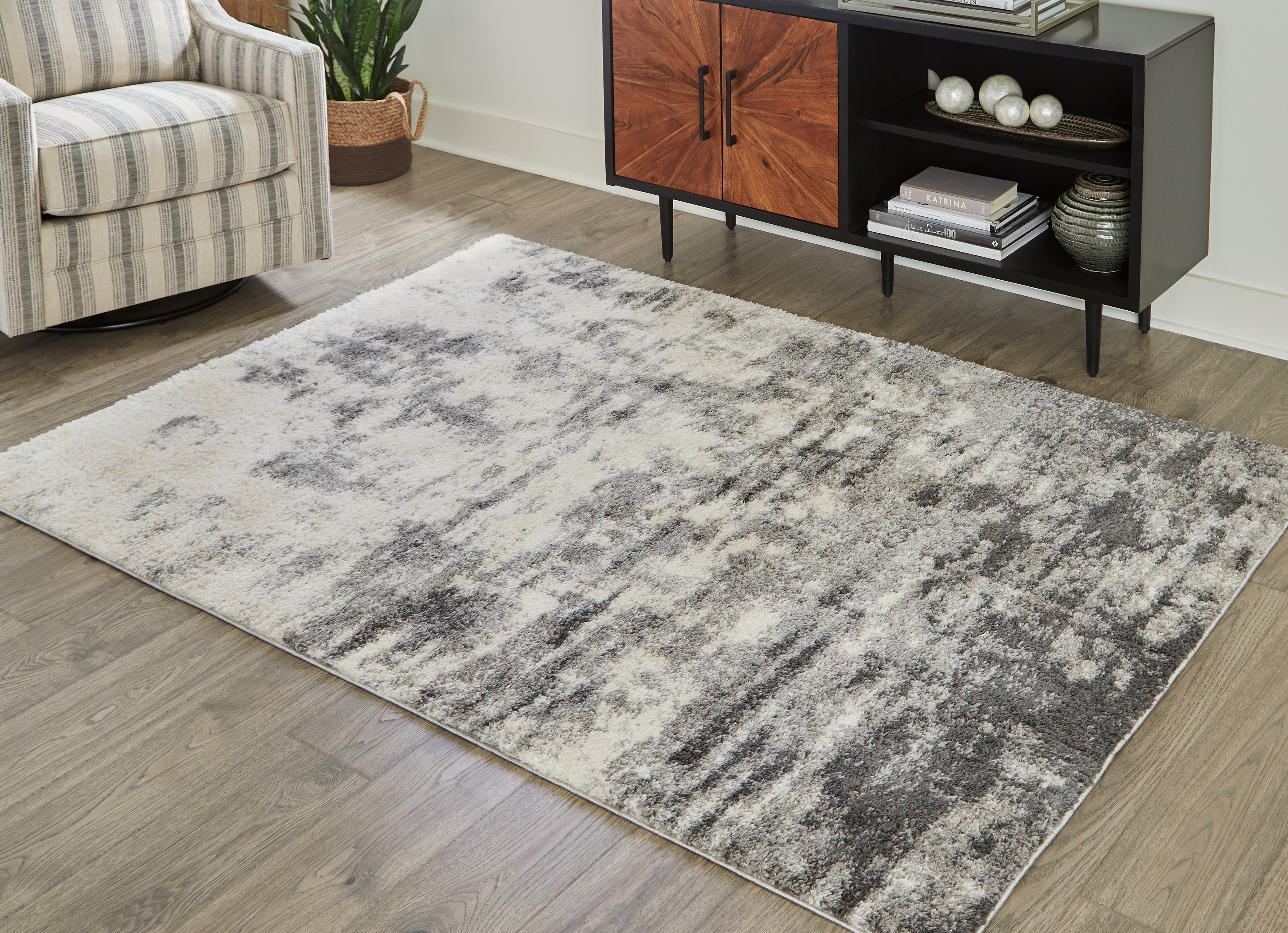A2Z Furniture - Ashley Furniture - Gerdie Rug - 7'10" x 10' Rug / Cream/Gray - R404991