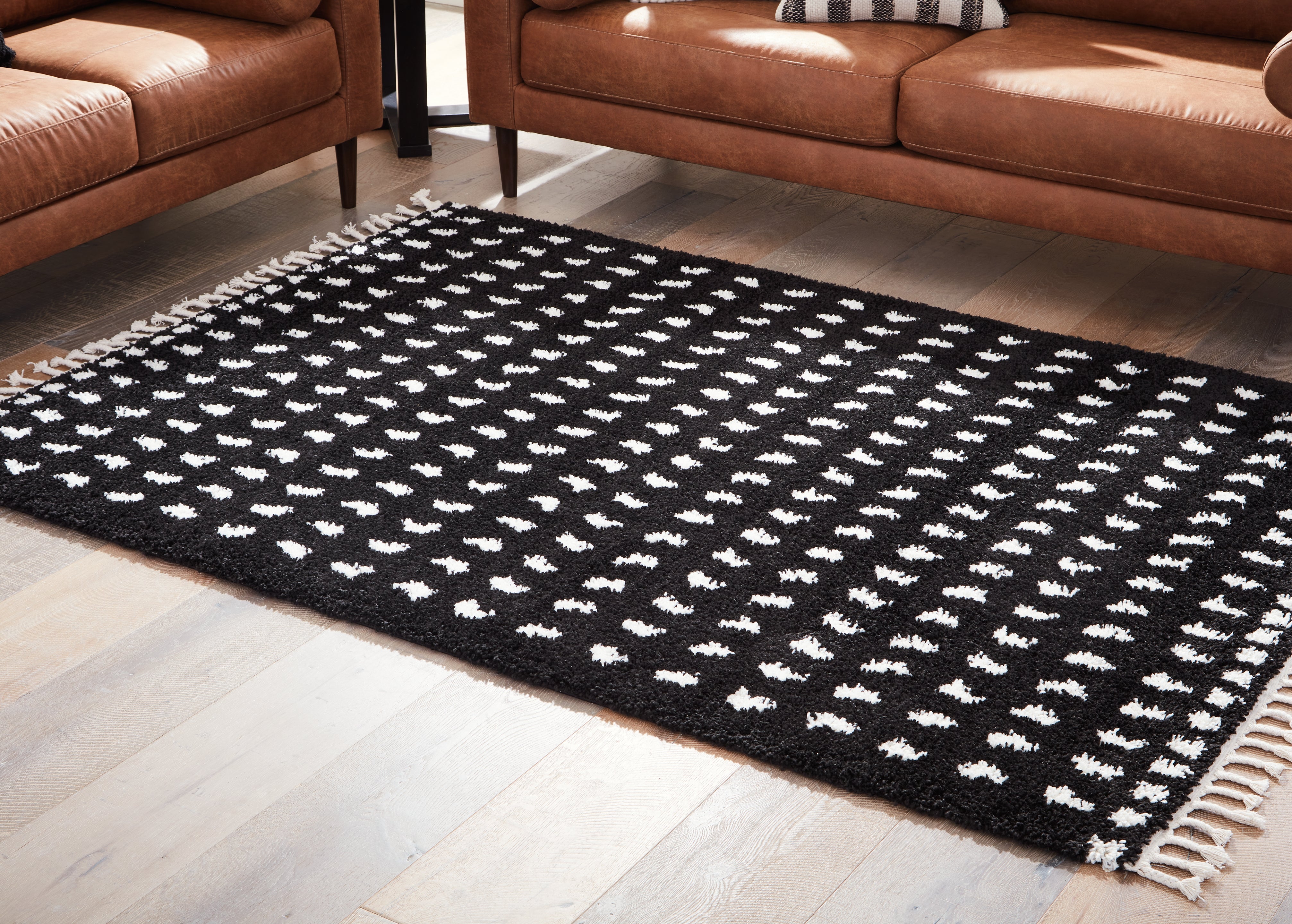 A2Z Furniture - Ashley Furniture - Minston Rug - 8' x 10' Rug / Black/White - R405951
