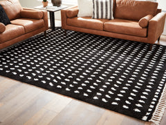 A2Z Furniture - Ashley Furniture - Minston Rug - 5' x 7' Rug / Black/White - R405952