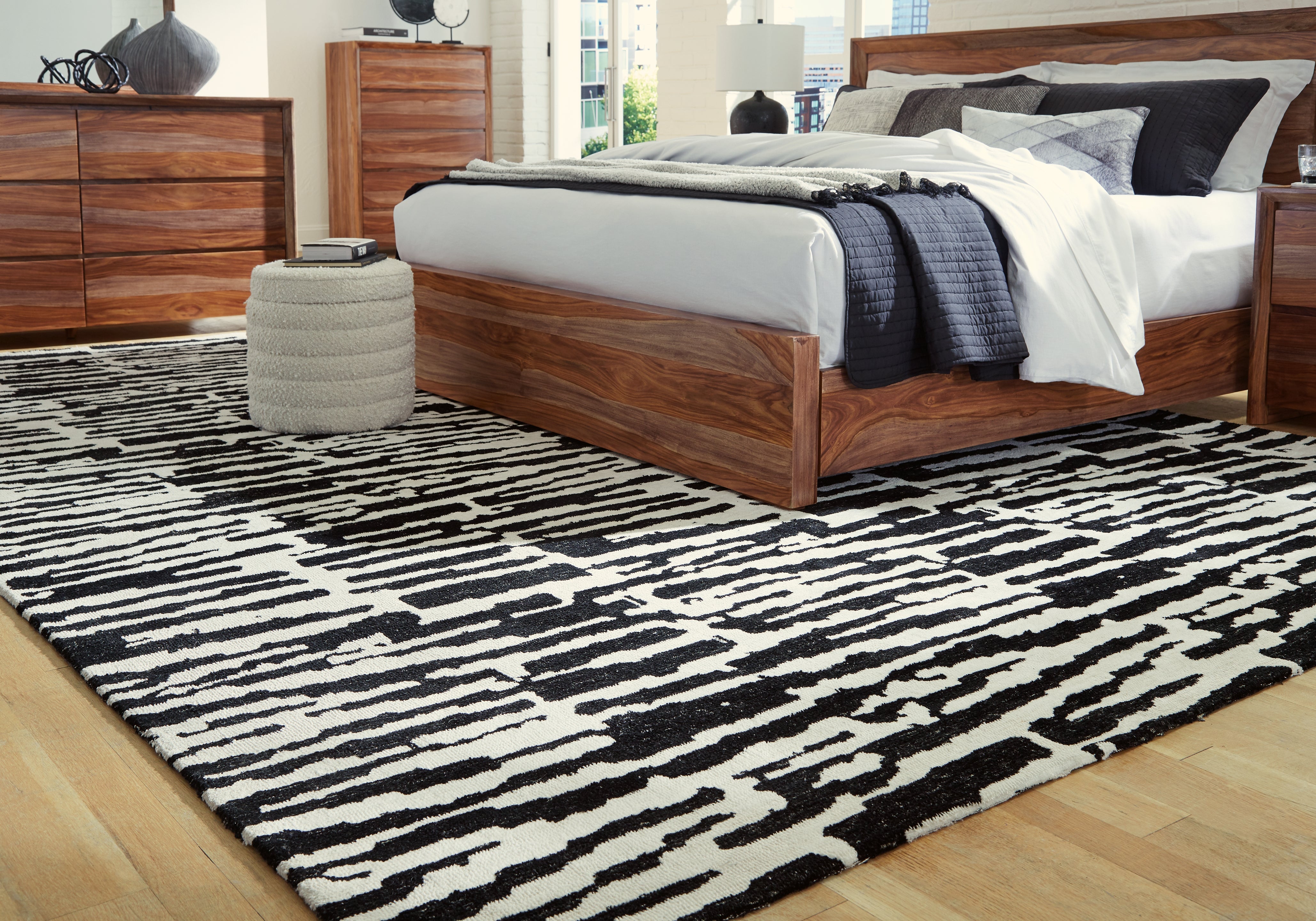 A2Z Furniture - Ashley Furniture - Bramshaw Rug - 10' x 14' Rug / Black/Ivory - R406760