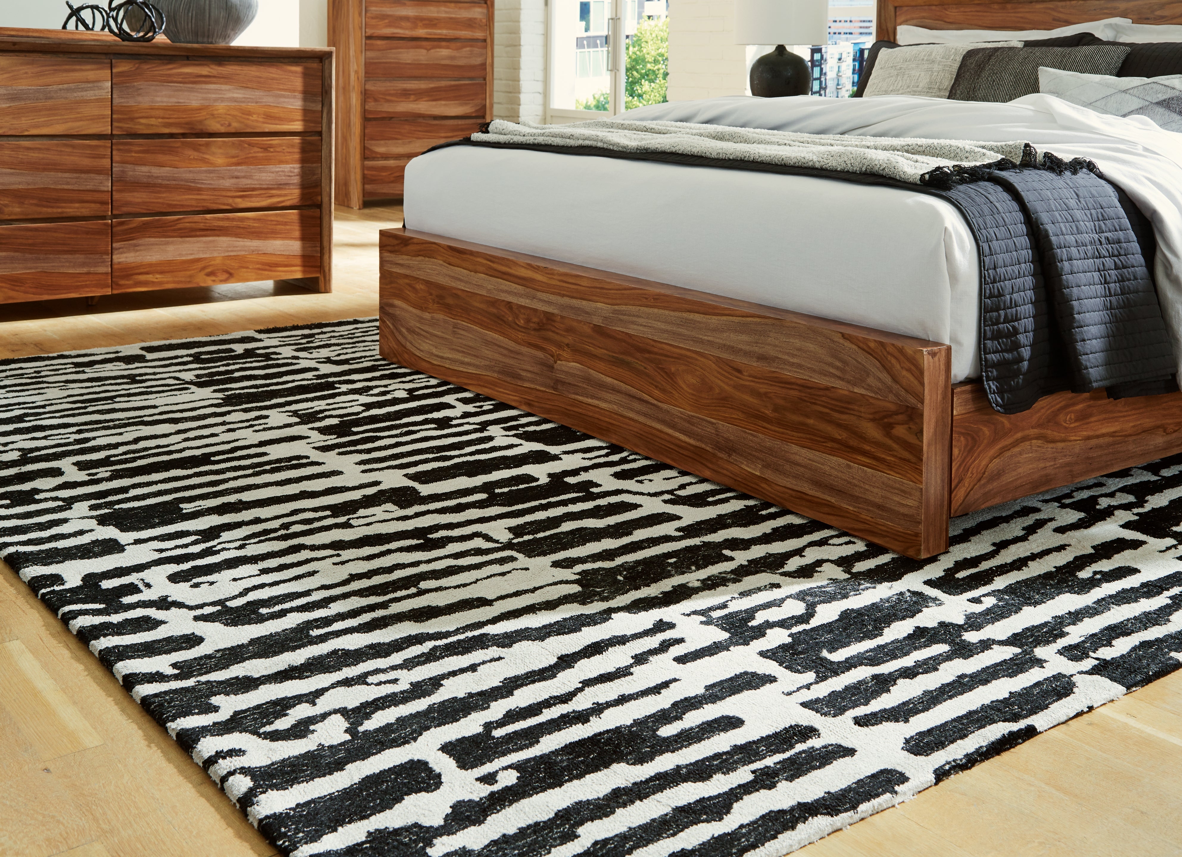 A2Z Furniture - Ashley Furniture - Bramshaw Rug - 8' x 10' Rug / Black/Ivory - R406761