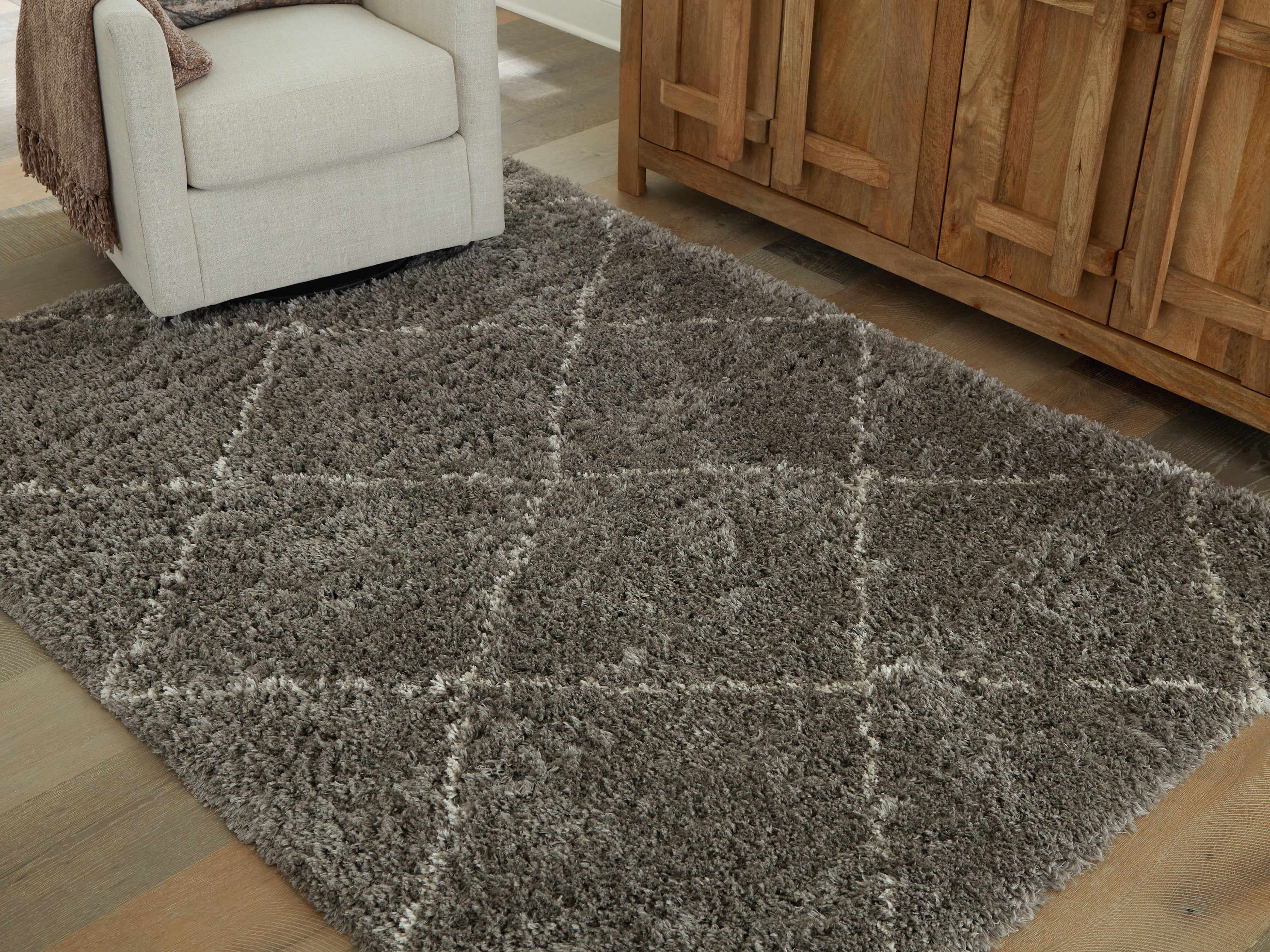 A2Z Furniture - Ashley Furniture - Wrenlow Rug - 8' x 10' Rug / Gray/Cream - R407221