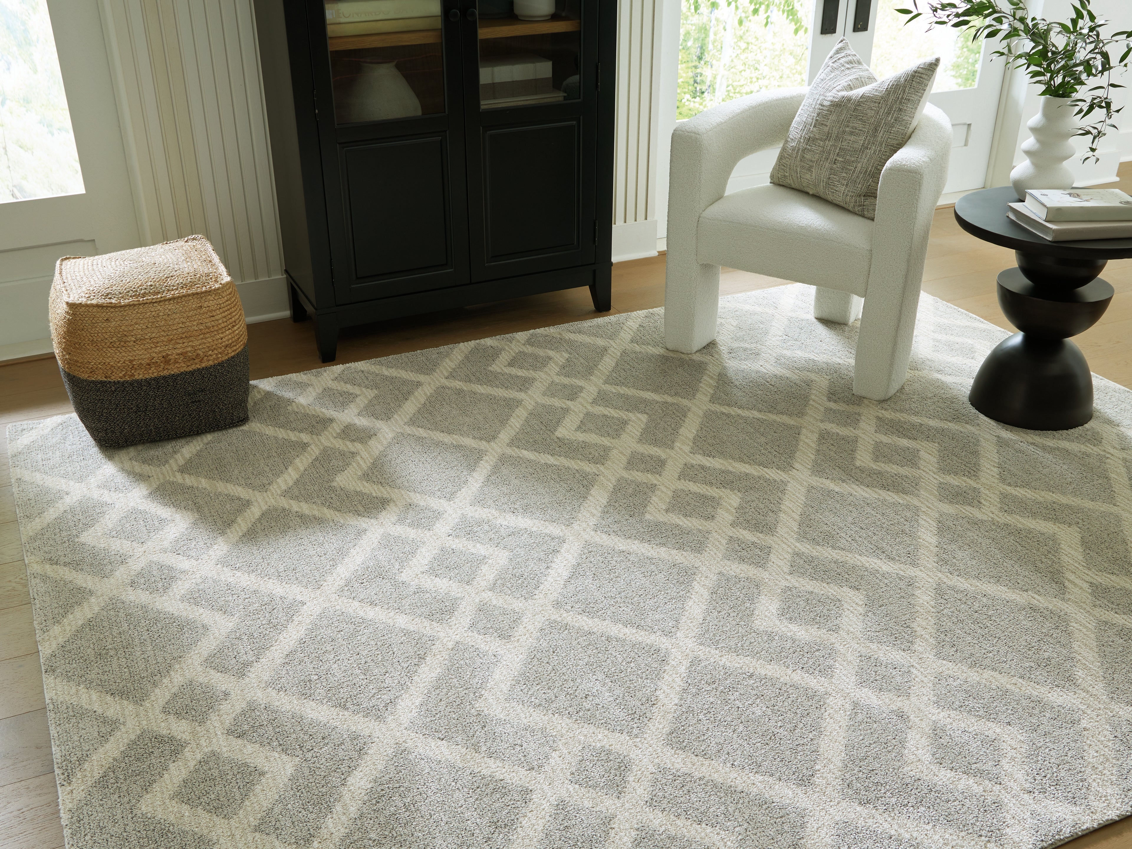 A2Z Furniture - Ashley Furniture - Unawick Rug - Large Rug / Gray/Ivory - R407331