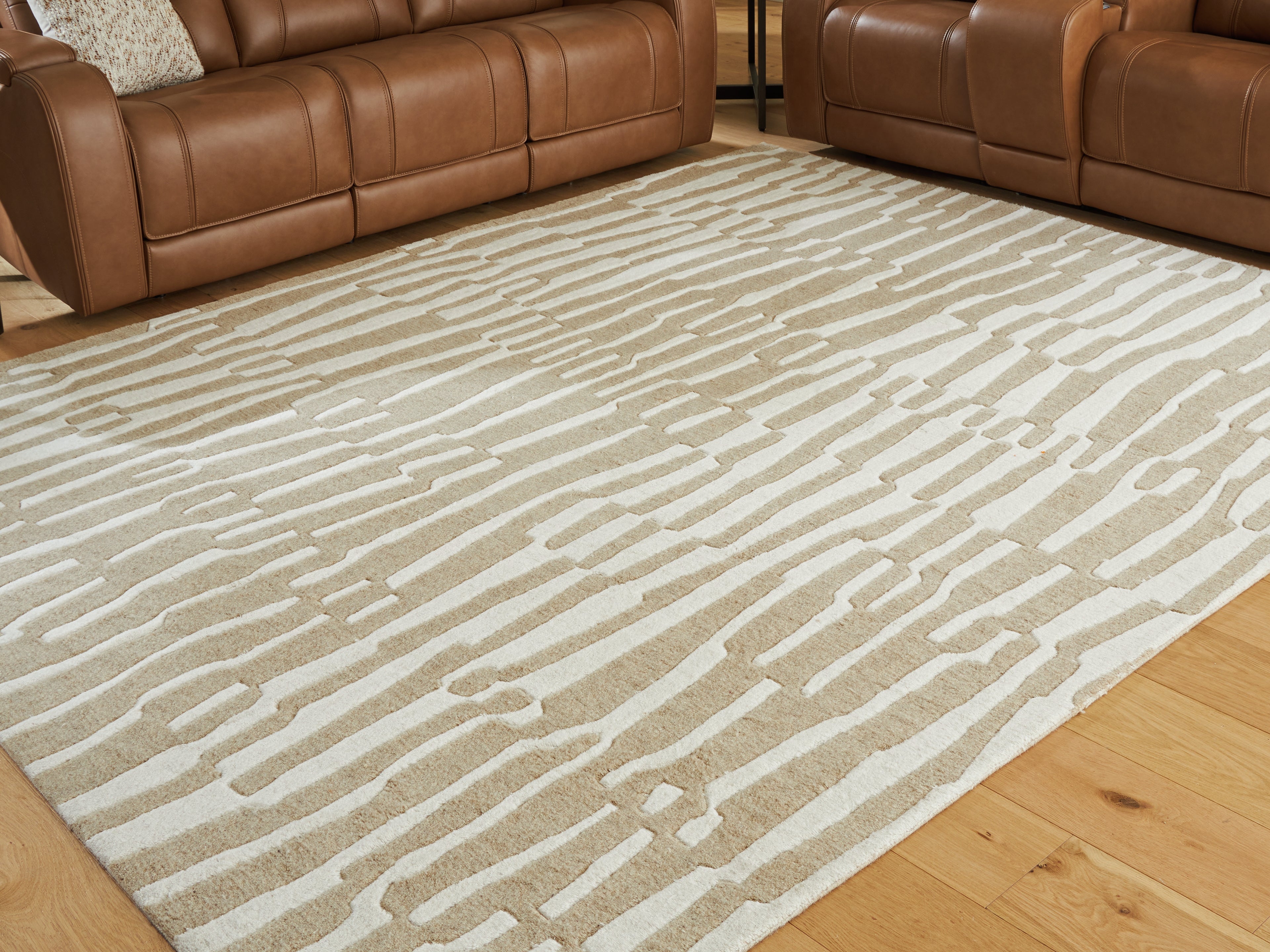 A2Z Furniture - Ashley Furniture - Corrbell Rug - 7'8" x 10' Area Rug / Beige/White - R407631