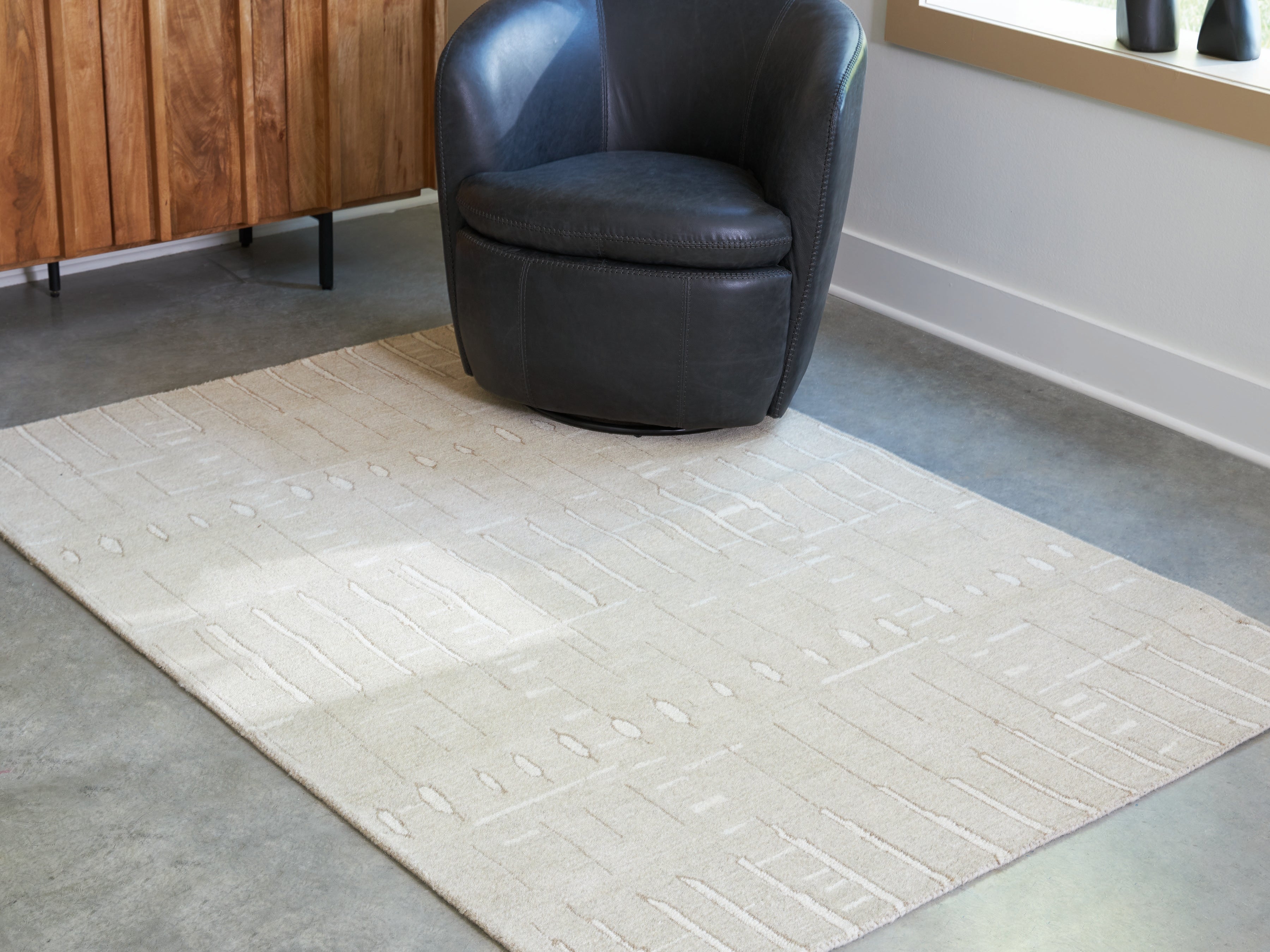A2Z Furniture - Ashley Furniture - Wolbert Rug - 5' x 7' Area Rug / Tan/Ivory - R407662
