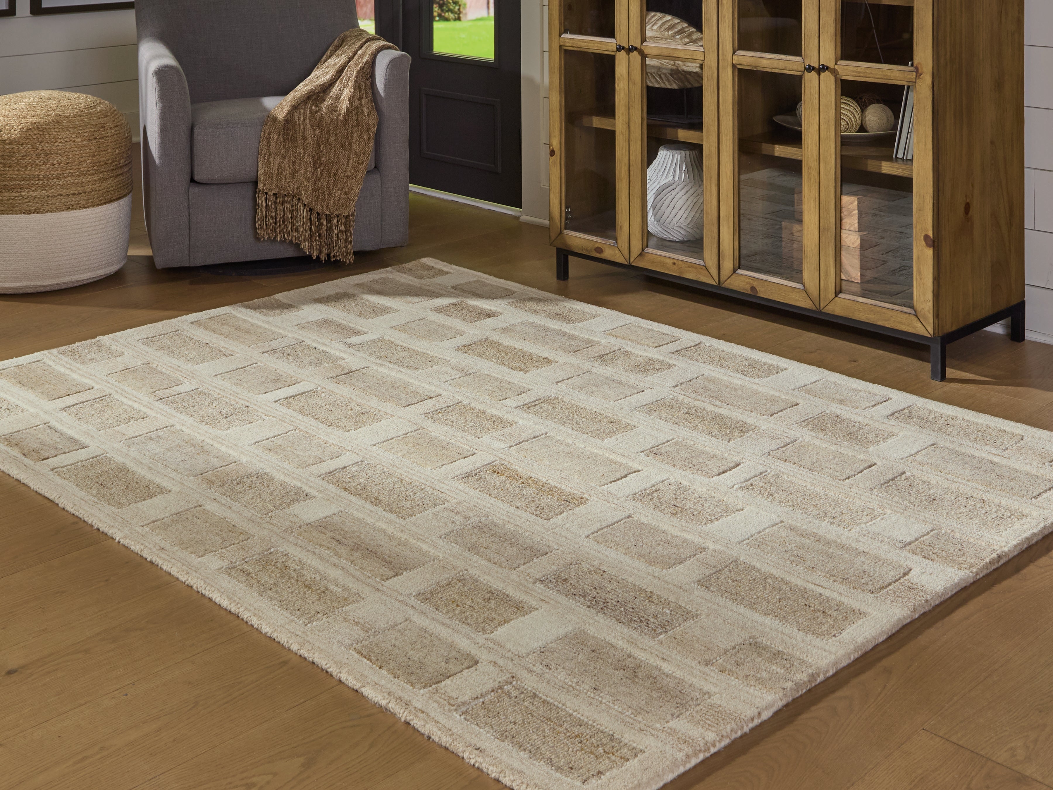 A2Z Furniture - Ashley Furniture - Lisgrove Rug - 5' x 7' Area Rug / Tan/Brown/White - R407712