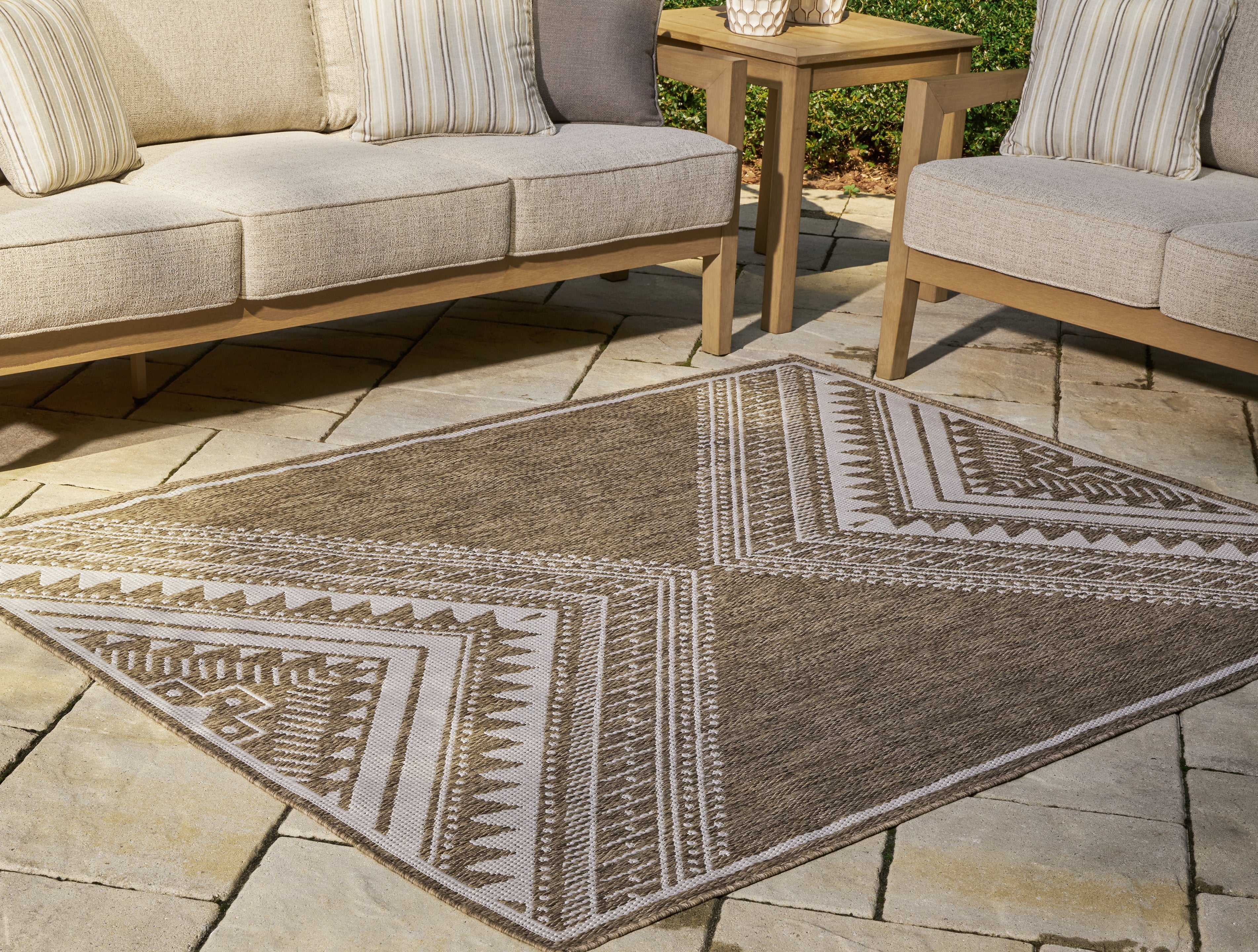 A2Z Furniture - Ashley Furniture - Dunsler Rug - 8' x 10' Rug / Brown/Cream - R900011