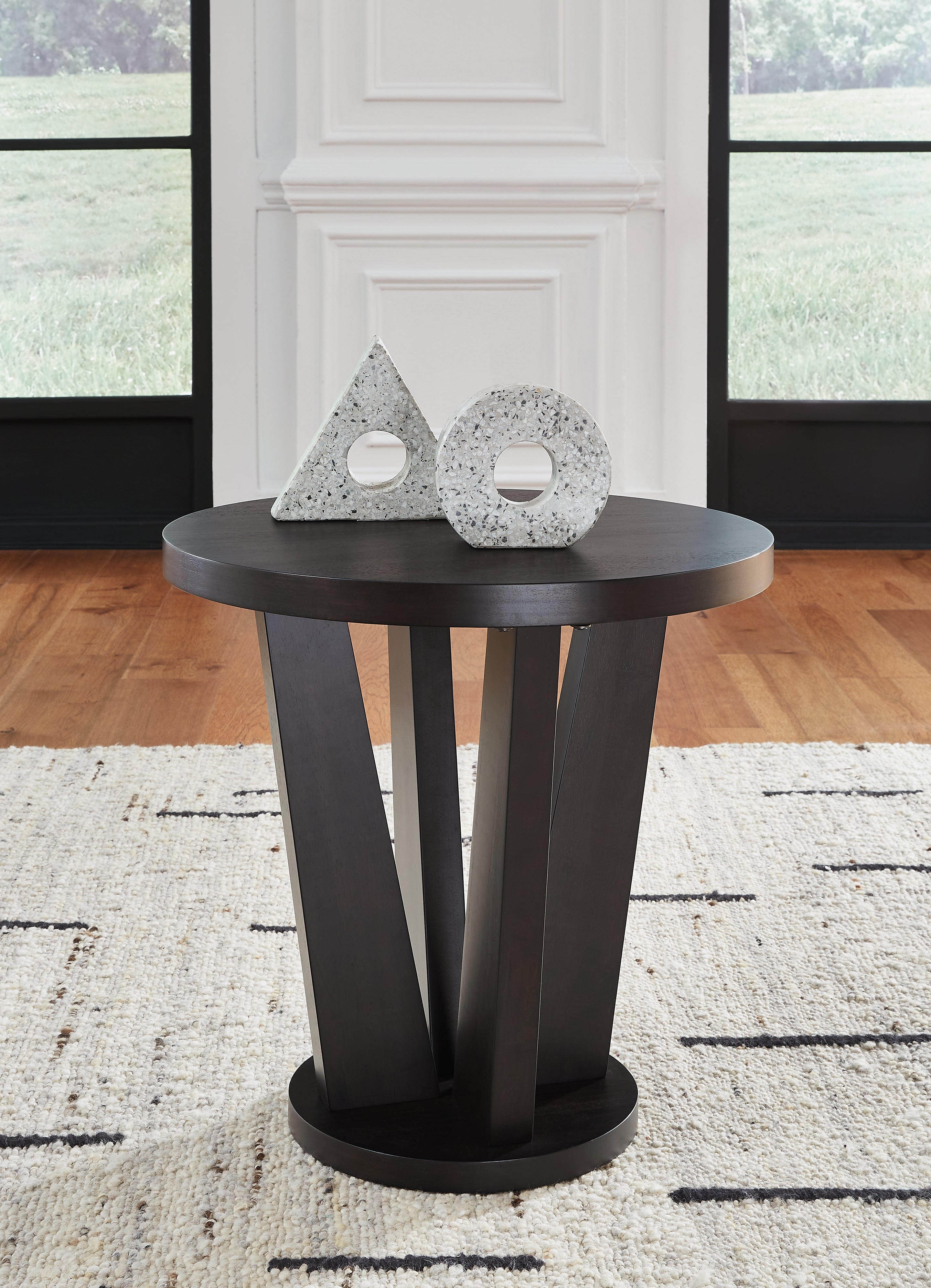 A2Z Furniture - Ashley Furniture - Chasinfield End Table - Round End Table / Dark Brown - T458-6
